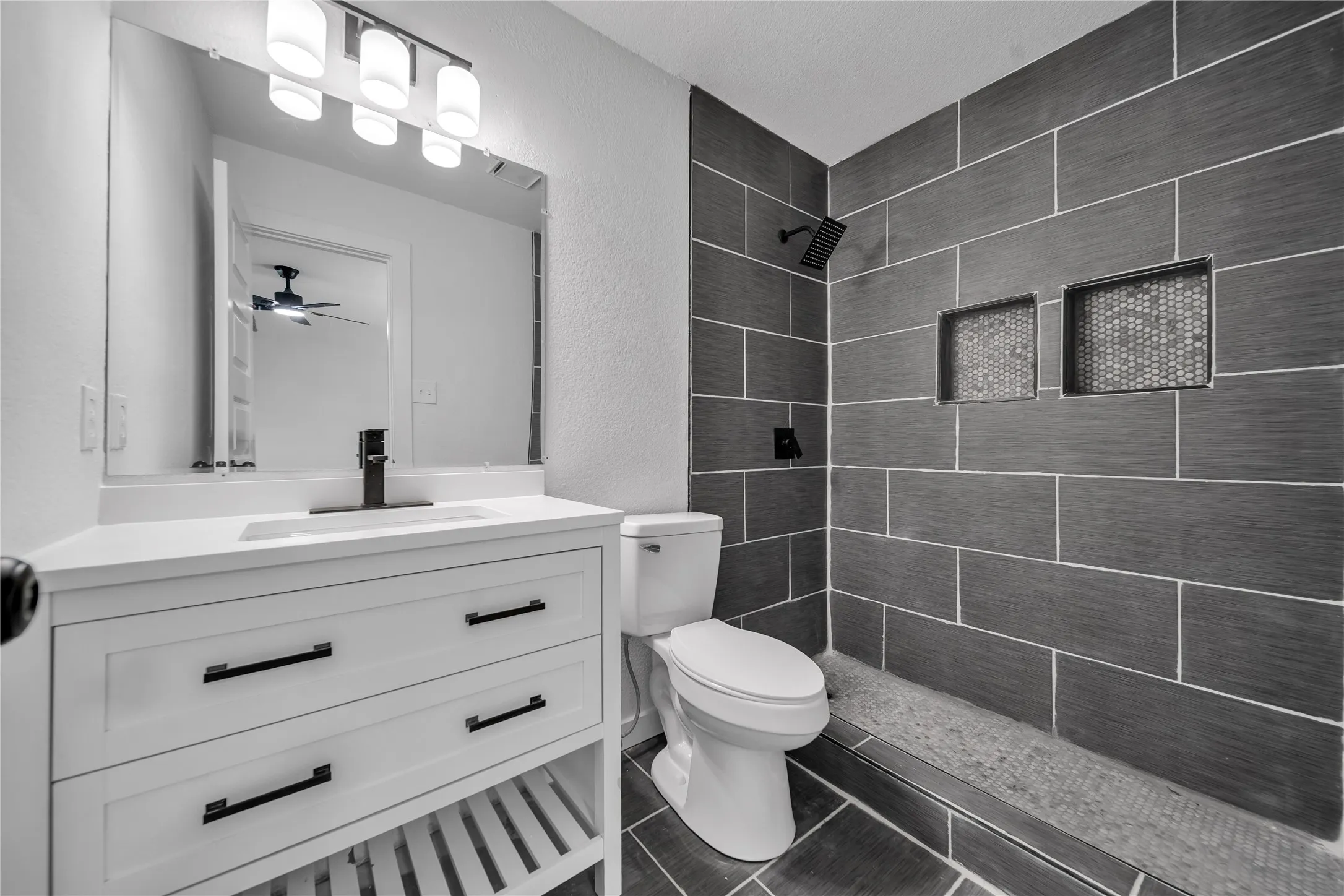 Single Family Residence For Sale in Tarrant County , 3901 Glengate Drive, Arlington, Texas 76016, 4 Bedroom, 3 Bathroom, 1 Garage spaces, 1,440 Sqft, built in 1983, mls#21332043, Real Estate Agent in Arlington, Homes For Sale in Tarrant county, Homes For Sale in Arlington, Realtor in Arlington Texas, Real Estate Brokerage Independent Realty Texas, Luminita Cordes Realtor