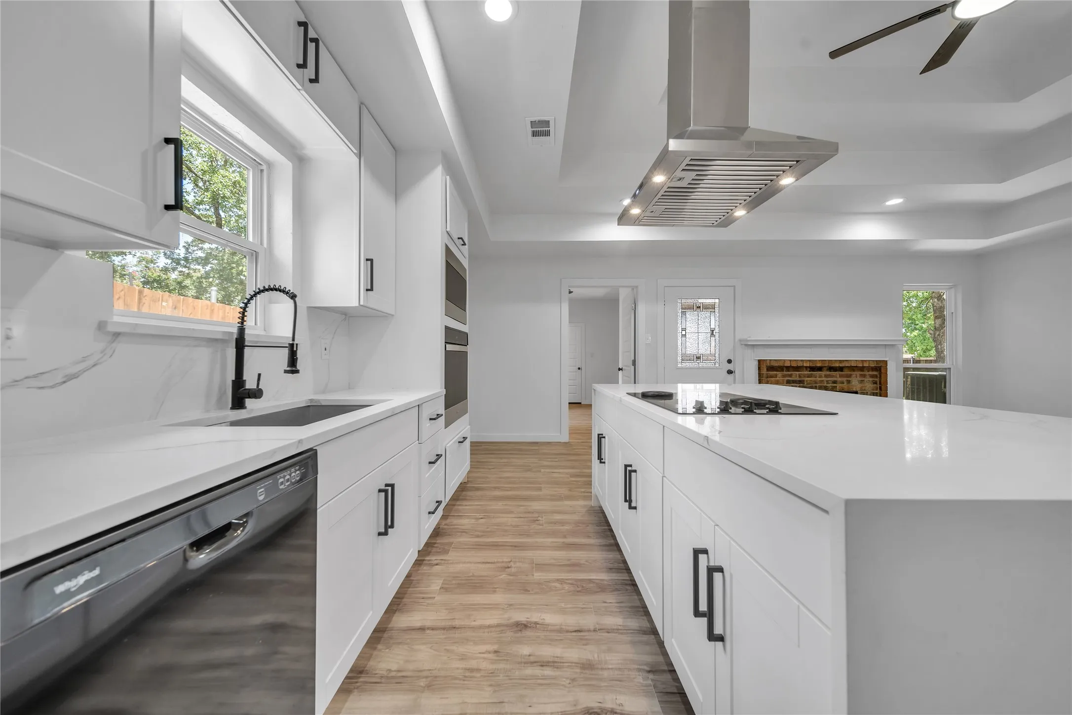 Single Family Residence For Sale in Tarrant County , 3901 Glengate Drive, Arlington, Texas 76016, 4 Bedroom, 3 Bathroom, 1 Garage spaces, 1,440 Sqft, built in 1983, mls#21332043, Real Estate Agent in Arlington, Homes For Sale in Tarrant county, Homes For Sale in Arlington, Realtor in Arlington Texas, Real Estate Brokerage Independent Realty Texas, Luminita Cordes Realtor