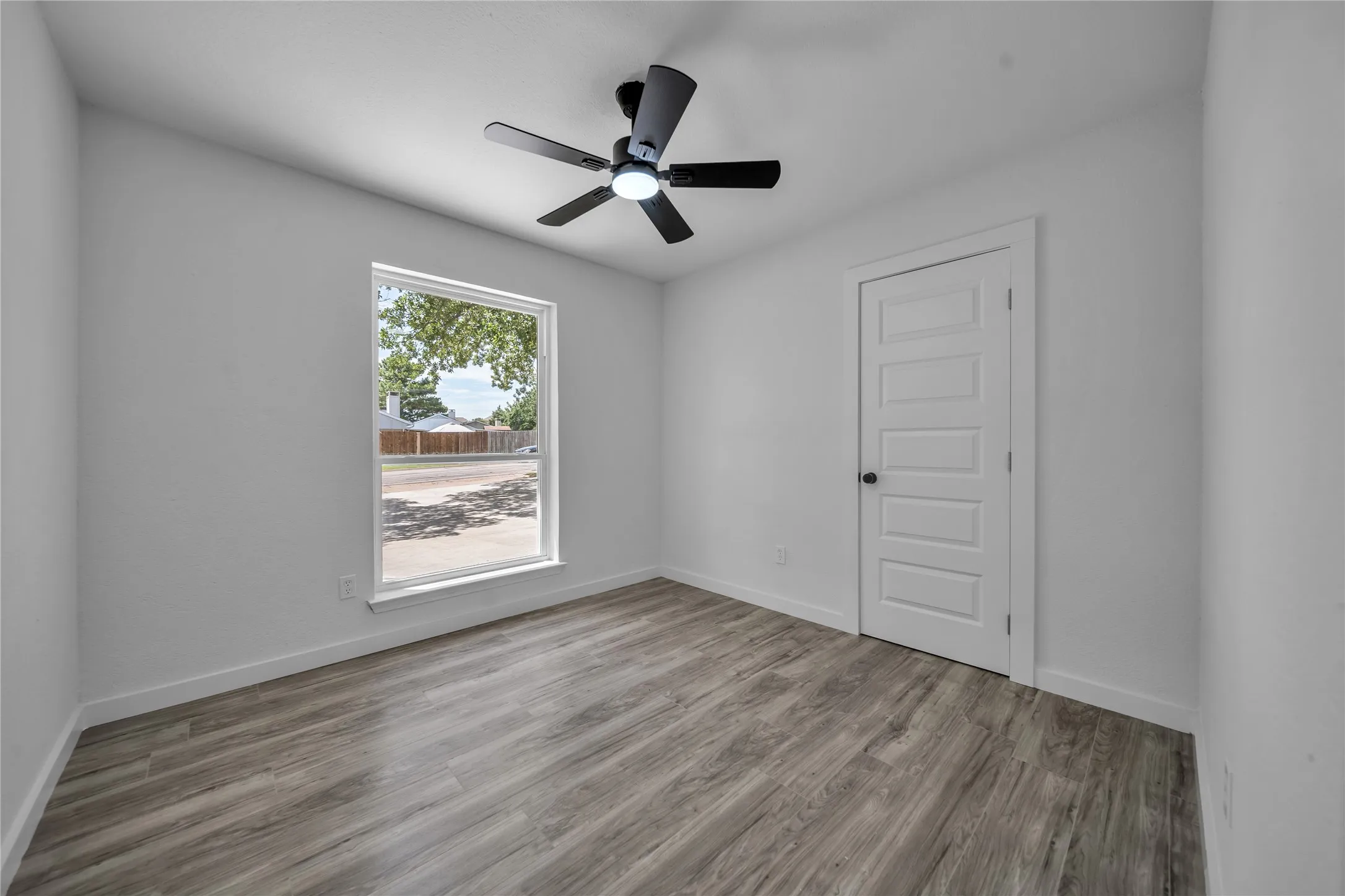 Single Family Residence For Sale in Tarrant County , 3901 Glengate Drive, Arlington, Texas 76016, 4 Bedroom, 3 Bathroom, 1 Garage spaces, 1,440 Sqft, built in 1983, mls#21332043, Real Estate Agent in Arlington, Homes For Sale in Tarrant county, Homes For Sale in Arlington, Realtor in Arlington Texas, Real Estate Brokerage Independent Realty Texas, Luminita Cordes Realtor