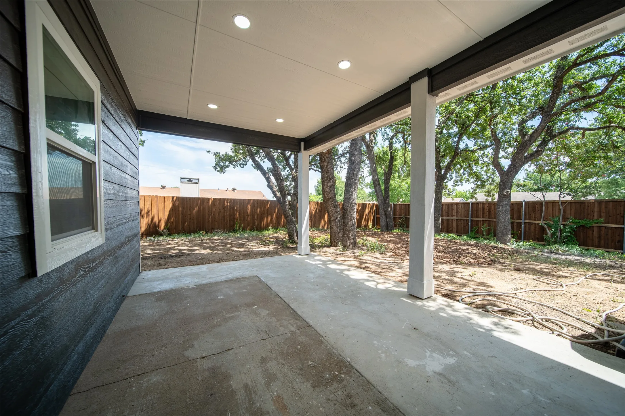 Single Family Residence For Sale in Tarrant County , 3901 Glengate Drive, Arlington, Texas 76016, 4 Bedroom, 3 Bathroom, 1 Garage spaces, 1,440 Sqft, built in 1983, mls#21332043, Real Estate Agent in Arlington, Homes For Sale in Tarrant county, Homes For Sale in Arlington, Realtor in Arlington Texas, Real Estate Brokerage Independent Realty Texas, Luminita Cordes Realtor