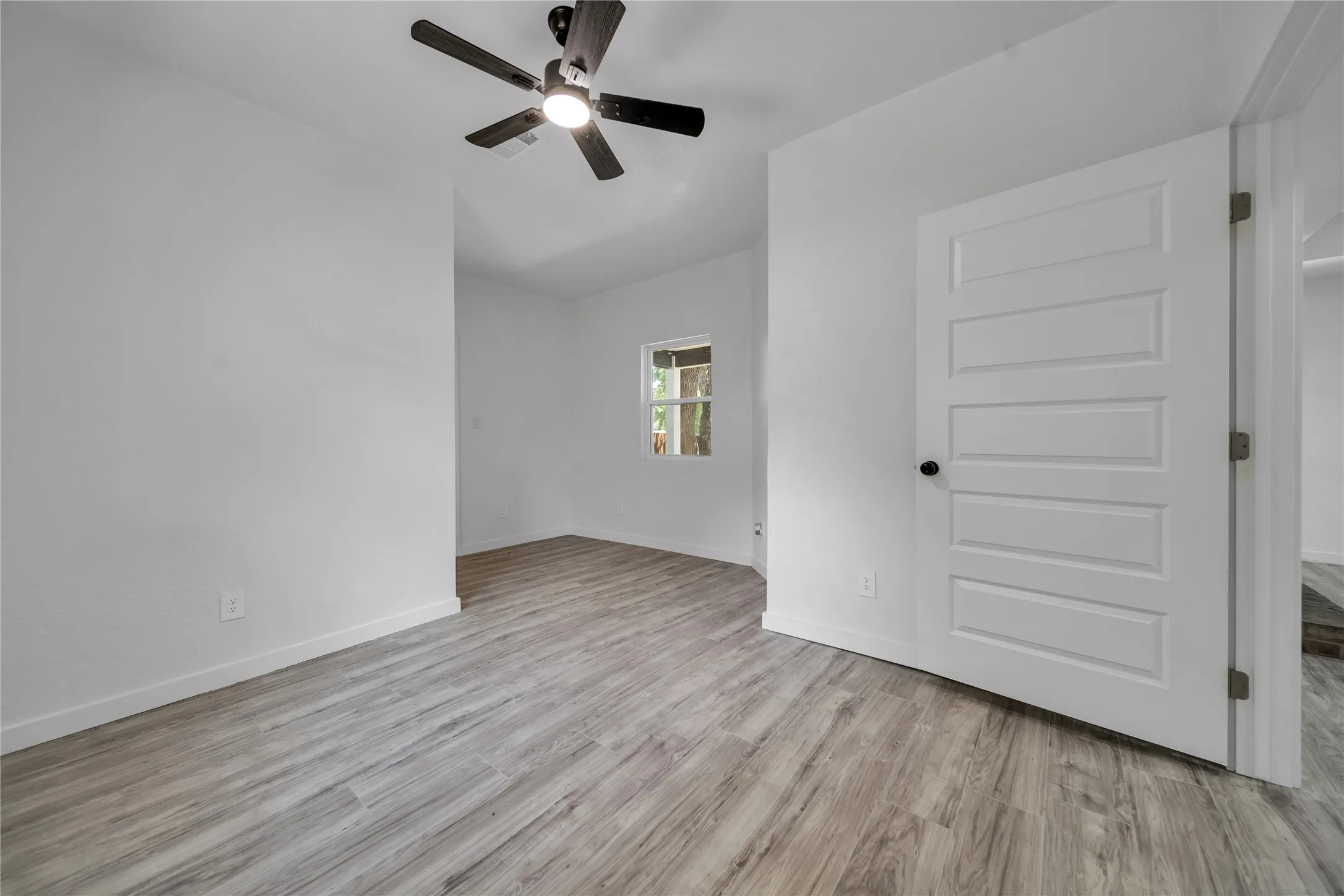 Single Family Residence For Sale in Tarrant County , 3901 Glengate Drive, Arlington, Texas 76016, 4 Bedroom, 3 Bathroom, 1 Garage spaces, 1,440 Sqft, built in 1983, mls#21332043, Real Estate Agent in Arlington, Homes For Sale in Tarrant county, Homes For Sale in Arlington, Realtor in Arlington Texas, Real Estate Brokerage Independent Realty Texas, Luminita Cordes Realtor