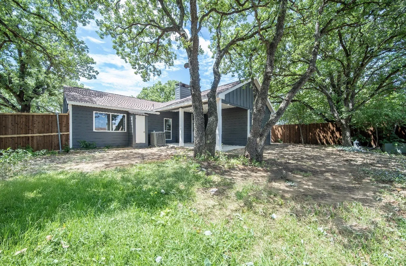 Single Family Residence For Sale in Tarrant County , 3901 Glengate Drive, Arlington, Texas 76016, 4 Bedroom, 3 Bathroom, 1 Garage spaces, 1,440 Sqft, built in 1983, mls#21332043, Real Estate Agent in Arlington, Homes For Sale in Tarrant county, Homes For Sale in Arlington, Realtor in Arlington Texas, Real Estate Brokerage Independent Realty Texas, Luminita Cordes Realtor