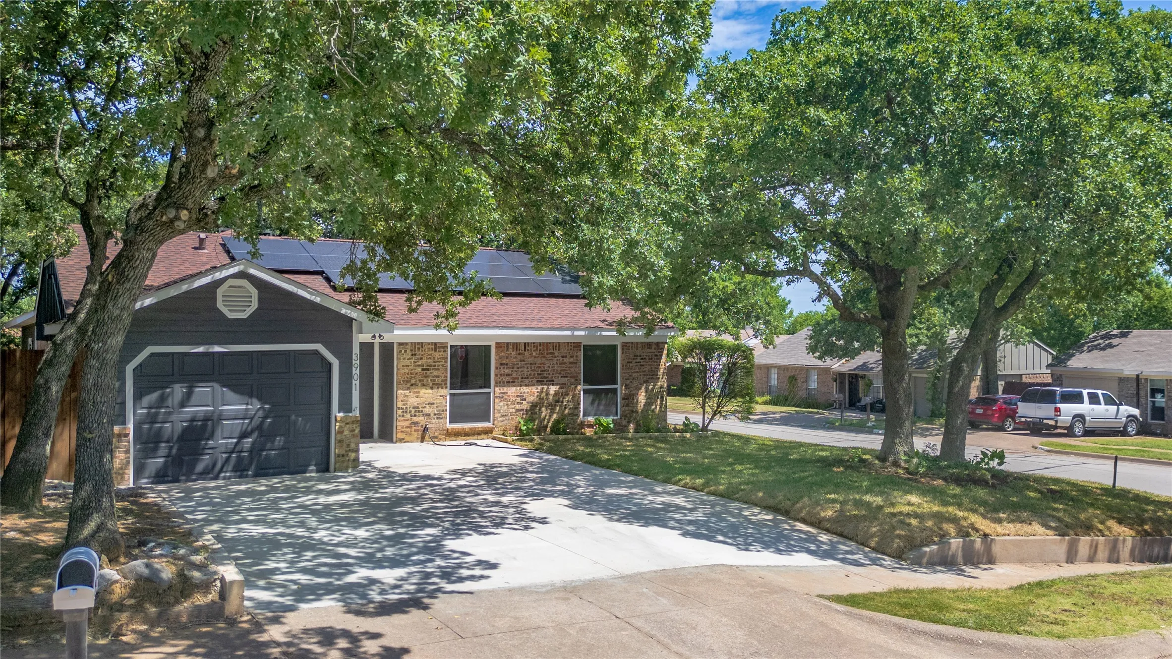 Single Family Residence For Sale in Tarrant County , 3901 Glengate Drive, Arlington, Texas 76016, 4 Bedroom, 3 Bathroom, 1 Garage spaces, 1,440 Sqft, built in 1983, mls#21332043, Real Estate Agent in Arlington, Homes For Sale in Tarrant county, Homes For Sale in Arlington, Realtor in Arlington Texas, Real Estate Brokerage Independent Realty Texas, Luminita Cordes Realtor