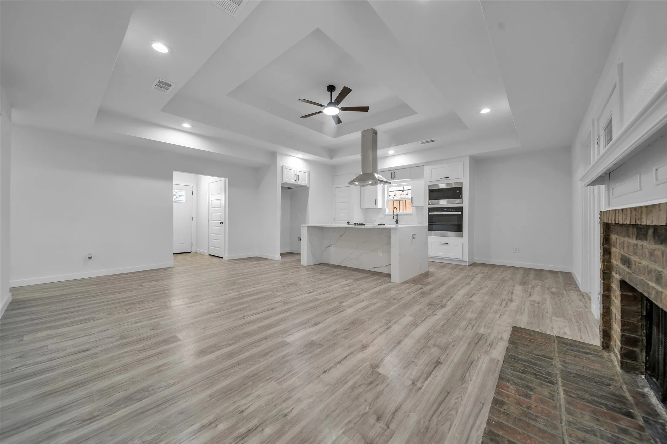 Single Family Residence For Sale in Tarrant County , 3901 Glengate Drive, Arlington, Texas 76016, 4 Bedroom, 3 Bathroom, 1 Garage spaces, 1,440 Sqft, built in 1983, mls#21332043, Real Estate Agent in Arlington, Homes For Sale in Tarrant county, Homes For Sale in Arlington, Realtor in Arlington Texas, Real Estate Brokerage Independent Realty Texas, Luminita Cordes Realtor