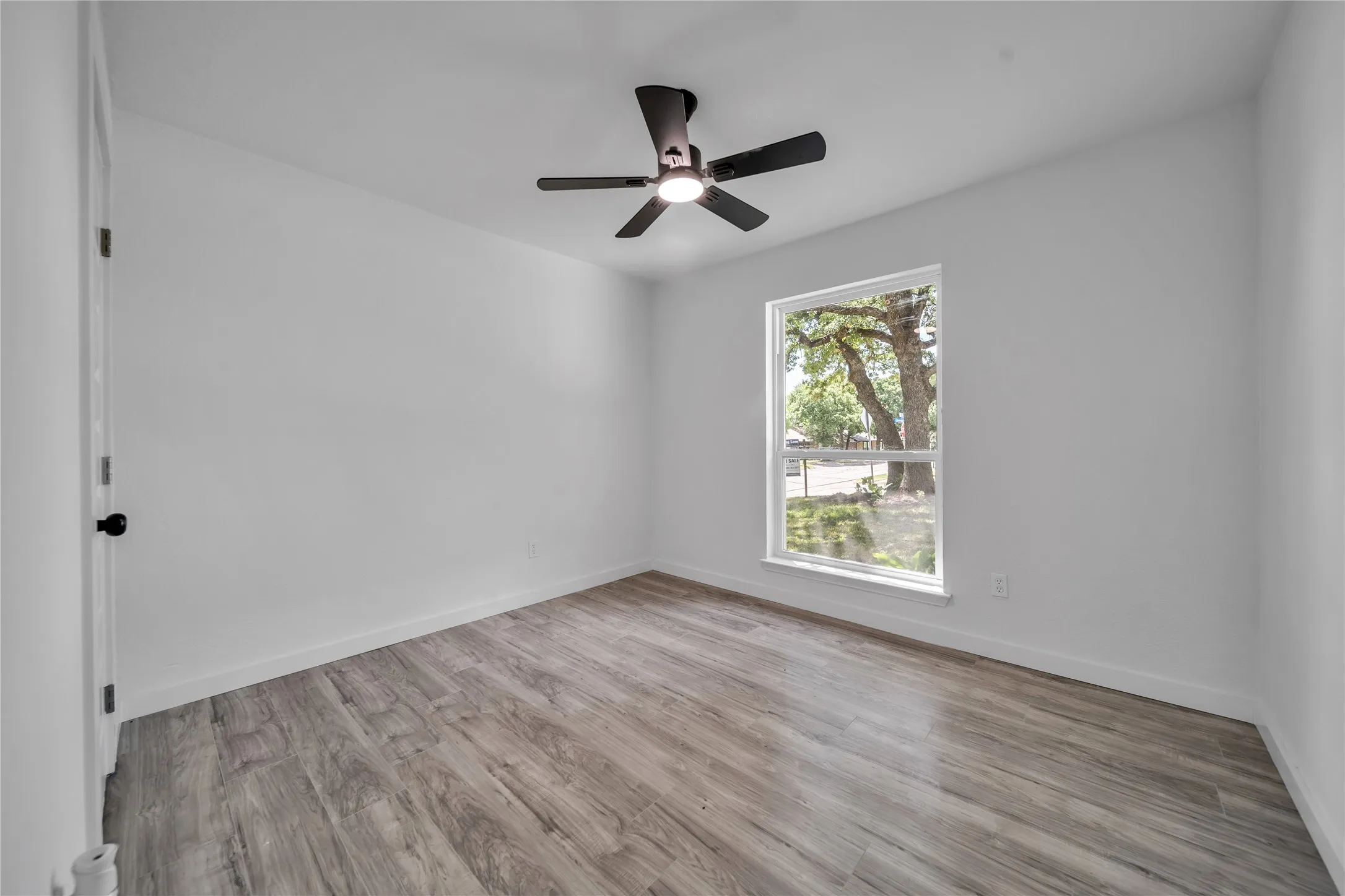 Single Family Residence For Sale in Tarrant County , 3901 Glengate Drive, Arlington, Texas 76016, 4 Bedroom, 3 Bathroom, 1 Garage spaces, 1,440 Sqft, built in 1983, mls#21332043, Real Estate Agent in Arlington, Homes For Sale in Tarrant county, Homes For Sale in Arlington, Realtor in Arlington Texas, Real Estate Brokerage Independent Realty Texas, Luminita Cordes Realtor