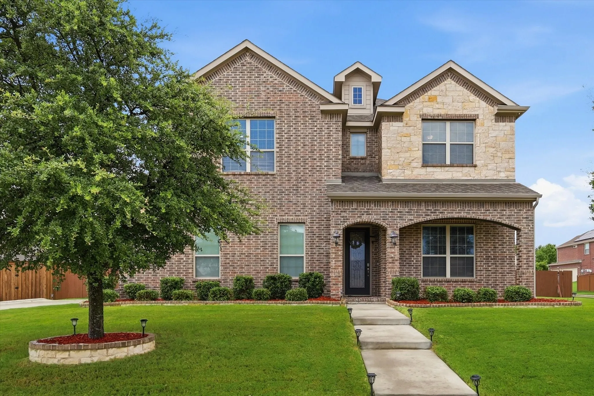Single Family Residence For Sale in Ellis County , 3033 Charing Cross Road, Midlothian, Texas 76065, 5 Bedroom, 4 Bathroom, 3 Garage spaces, 3,427 Sqft, built in 2017, mls#21330628, Real Estate Agent in Midlothian, Homes For Sale in Ellis county, Homes For Sale in Midlothian, Realtor in Midlothian Texas, Real Estate Brokerage Independent Realty Texas, Luminita Cordes Realtor