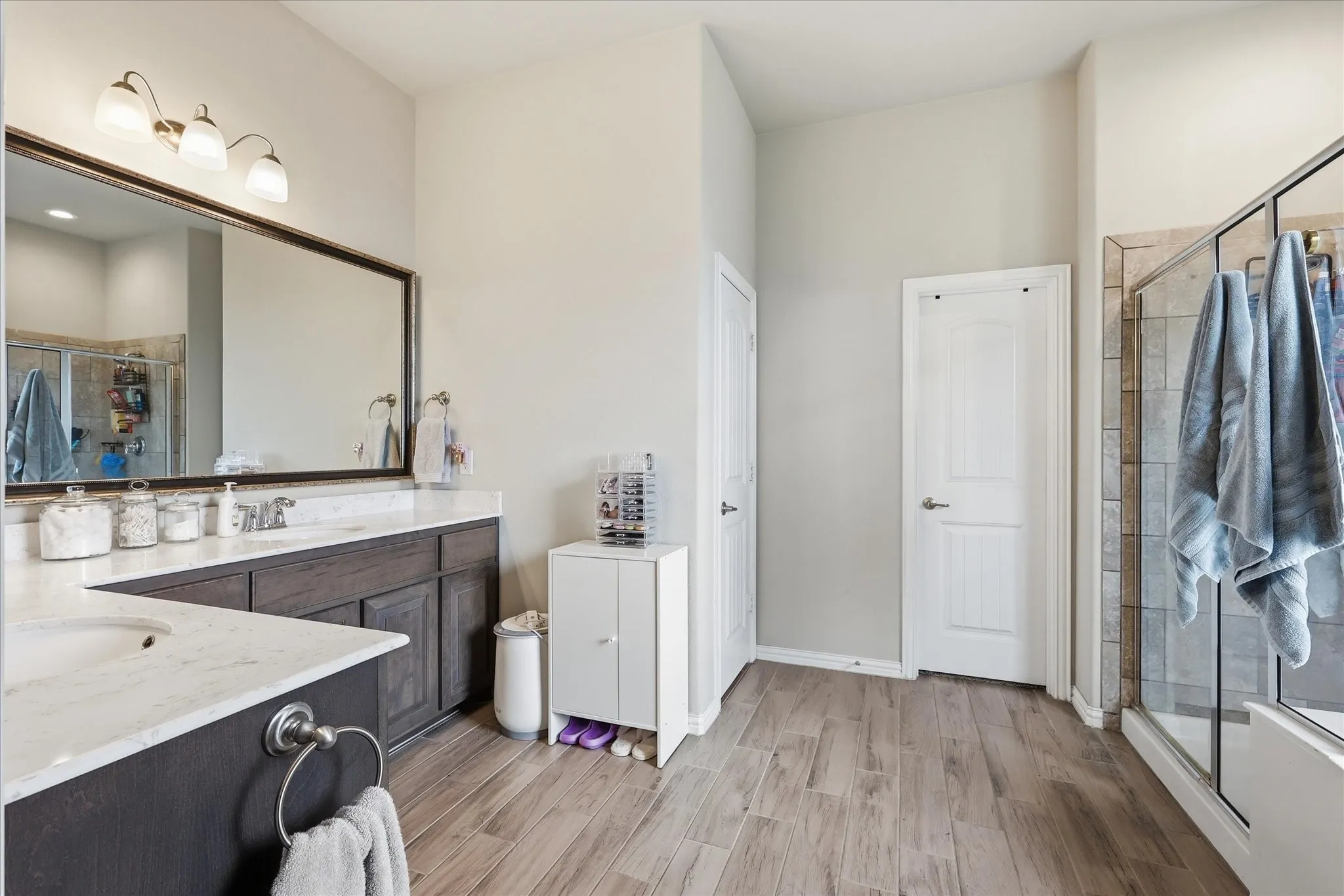 Single Family Residence For Sale in Ellis County , 3033 Charing Cross Road, Midlothian, Texas 76065, 5 Bedroom, 4 Bathroom, 3 Garage spaces, 3,427 Sqft, built in 2017, mls#21330628, Real Estate Agent in Midlothian, Homes For Sale in Ellis county, Homes For Sale in Midlothian, Realtor in Midlothian Texas, Real Estate Brokerage Independent Realty Texas, Luminita Cordes Realtor