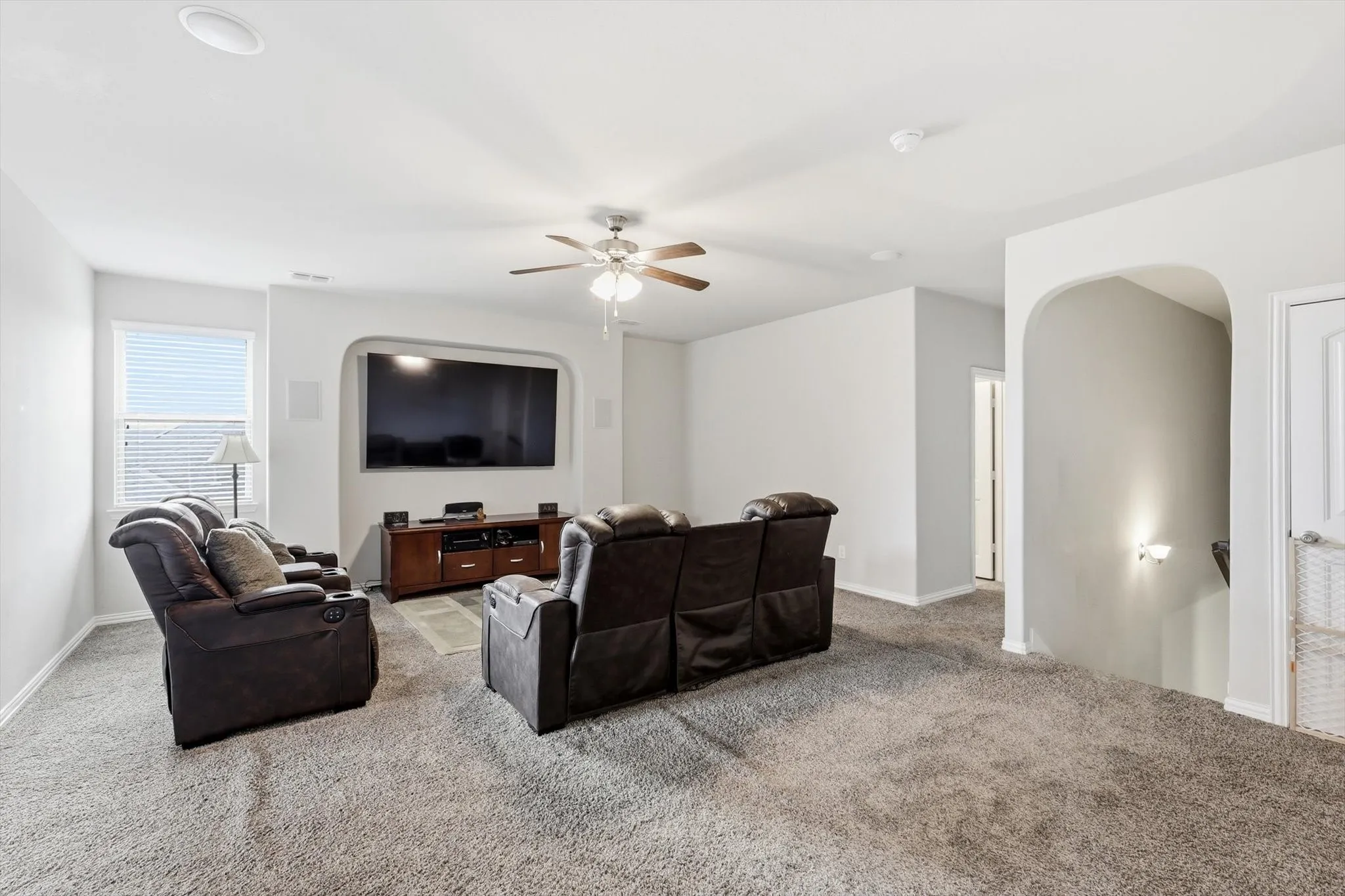 Single Family Residence For Sale in Ellis County , 3033 Charing Cross Road, Midlothian, Texas 76065, 5 Bedroom, 4 Bathroom, 3 Garage spaces, 3,427 Sqft, built in 2017, mls#21330628, Real Estate Agent in Midlothian, Homes For Sale in Ellis county, Homes For Sale in Midlothian, Realtor in Midlothian Texas, Real Estate Brokerage Independent Realty Texas, Luminita Cordes Realtor