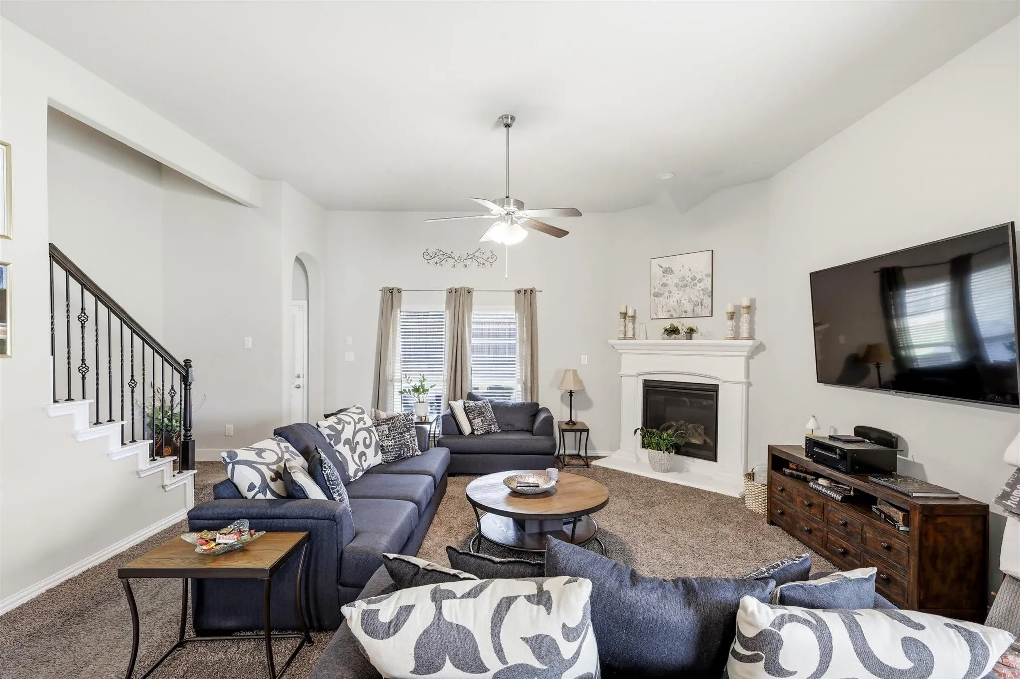 Single Family Residence For Sale in Ellis County , 3033 Charing Cross Road, Midlothian, Texas 76065, 5 Bedroom, 4 Bathroom, 3 Garage spaces, 3,427 Sqft, built in 2017, mls#21330628, Real Estate Agent in Midlothian, Homes For Sale in Ellis county, Homes For Sale in Midlothian, Realtor in Midlothian Texas, Real Estate Brokerage Independent Realty Texas, Luminita Cordes Realtor
