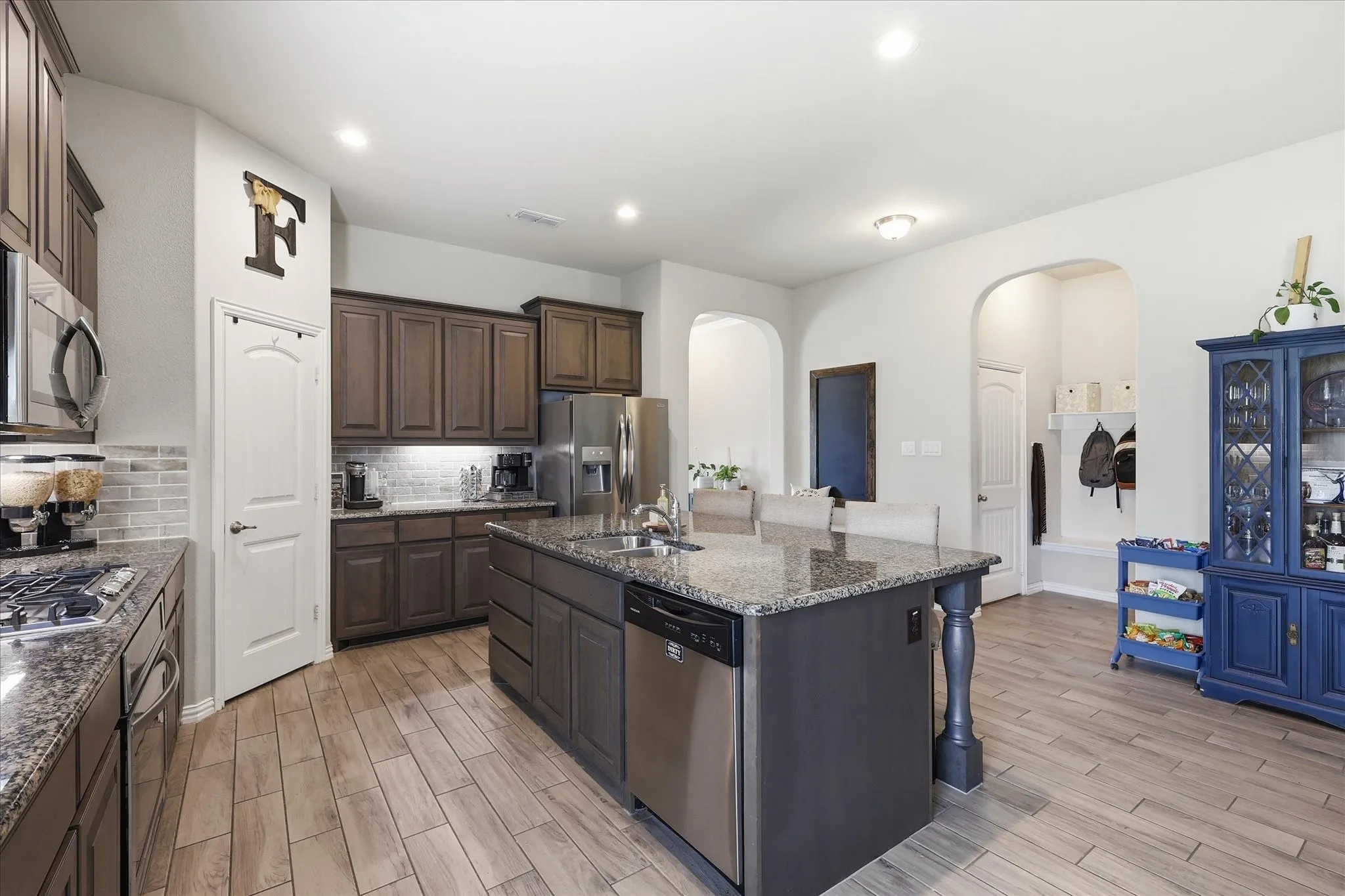 Single Family Residence For Sale in Ellis County , 3033 Charing Cross Road, Midlothian, Texas 76065, 5 Bedroom, 4 Bathroom, 3 Garage spaces, 3,427 Sqft, built in 2017, mls#21330628, Real Estate Agent in Midlothian, Homes For Sale in Ellis county, Homes For Sale in Midlothian, Realtor in Midlothian Texas, Real Estate Brokerage Independent Realty Texas, Luminita Cordes Realtor