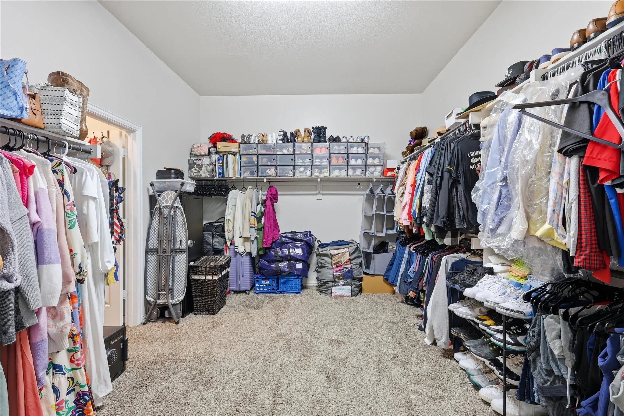 Single Family Residence For Sale in Ellis County , 3033 Charing Cross Road, Midlothian, Texas 76065, 5 Bedroom, 4 Bathroom, 3 Garage spaces, 3,427 Sqft, built in 2017, mls#21330628, Real Estate Agent in Midlothian, Homes For Sale in Ellis county, Homes For Sale in Midlothian, Realtor in Midlothian Texas, Real Estate Brokerage Independent Realty Texas, Luminita Cordes Realtor