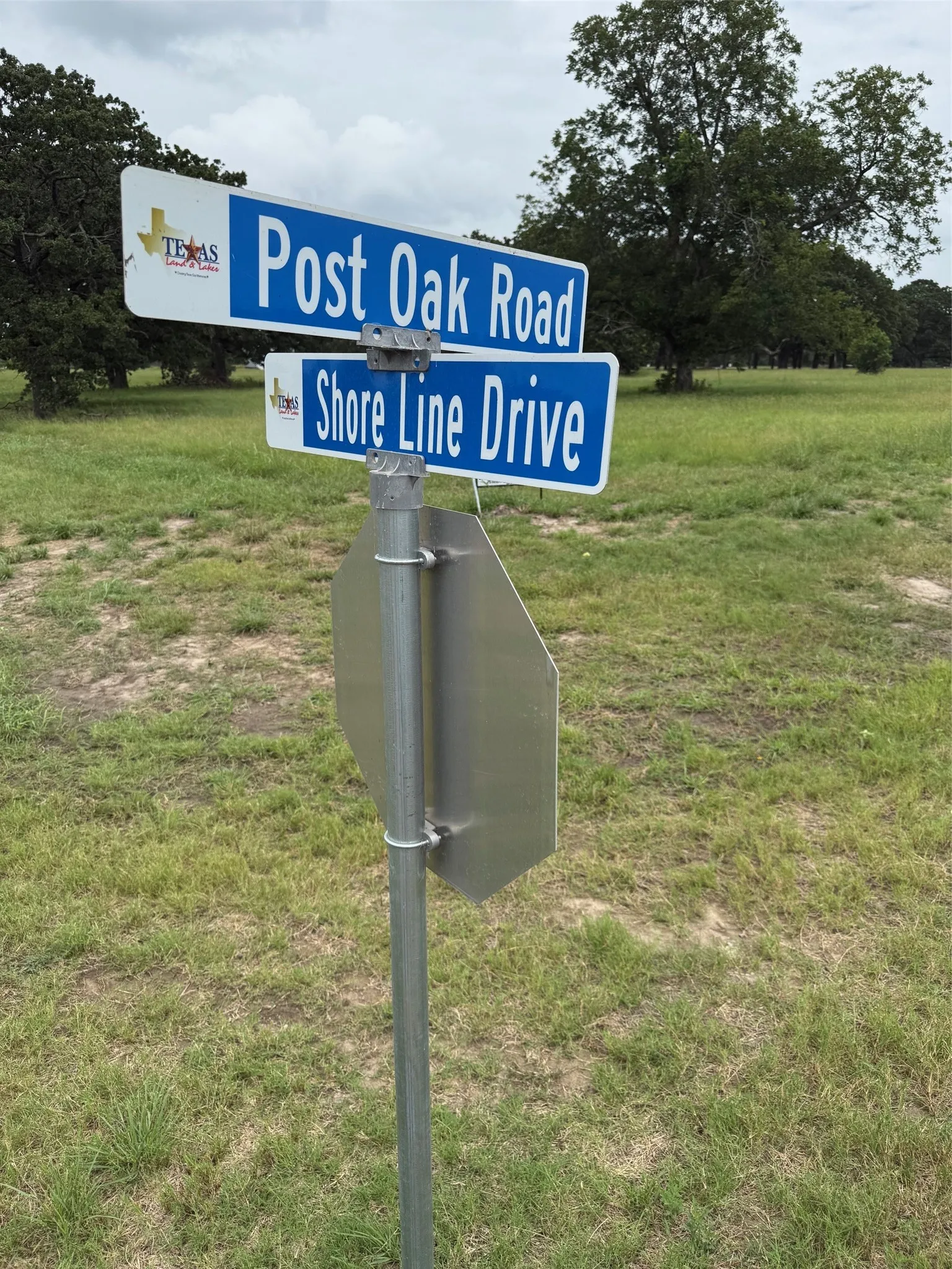 Lot 87 is located on the corner of Shoreline and Post Oak