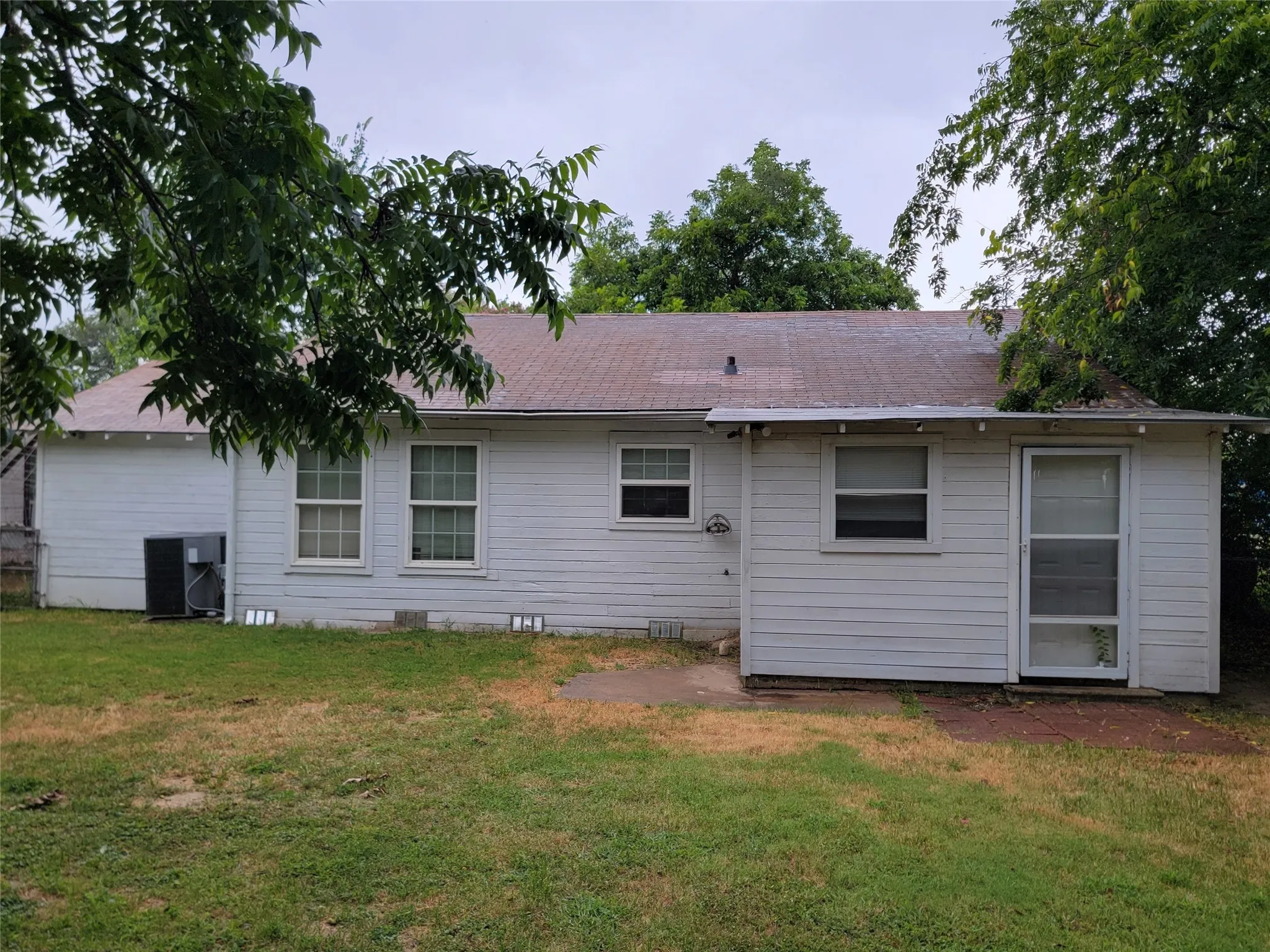 Single Family Residence For Sale in Mc Lennan County , 3513 Blue Bird Street, Waco, Texas 76705, 3 Bedroom, 1 Bathroom, 1 Garage spaces, 1,060 Sqft, built in 1948, mls#21331929, Real Estate Agent in Waco, Homes For Sale in Mc Lennan county, Homes For Sale in Waco, Realtor in Waco Texas, Real Estate Brokerage Independent Realty Texas, Luminita Cordes Realtor