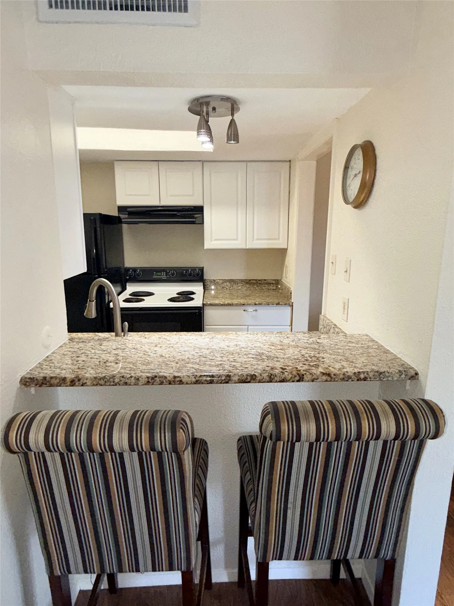 Condominium For Rent in Dallas County , 12818 Midway Road 2078, Dallas, Texas 75244, 1 Bedroom, 2 Bathroom, Garage spaces, 732 Sqft, built in 1970, mls#21332070, Real Estate Agent in Dallas, Homes For Rent in Dallas county, Homes For Rent in Dallas, Realtor in Dallas Texas, Real Estate Brokerage Independent Realty Texas, Luminita Cordes Realtor