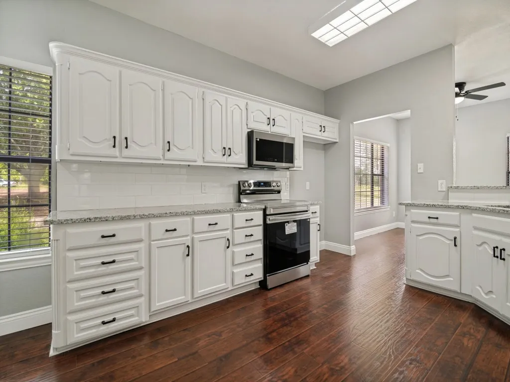 Single Family Residence For Sale in Van Zandt County , 11578 US Highway 80, Fruitvale, Texas 75127, 3 Bedroom, 2 Bathroom, 5 Garage spaces, 2,398 Sqft, built in 1996, mls#21329474, Real Estate Agent in Fruitvale, Homes For Sale in Van Zandt county, Homes For Sale in Fruitvale, Realtor in Fruitvale Texas, Real Estate Brokerage Independent Realty Texas, Luminita Cordes Realtor