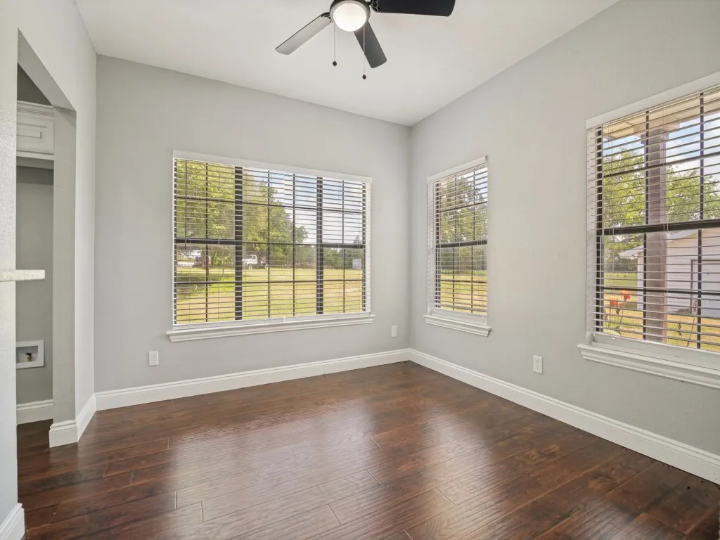 Single Family Residence For Sale in Van Zandt County , 11578 US Highway 80, Fruitvale, Texas 75127, 3 Bedroom, 2 Bathroom, 5 Garage spaces, 2,398 Sqft, built in 1996, mls#21329474, Real Estate Agent in Fruitvale, Homes For Sale in Van Zandt county, Homes For Sale in Fruitvale, Realtor in Fruitvale Texas, Real Estate Brokerage Independent Realty Texas, Luminita Cordes Realtor
