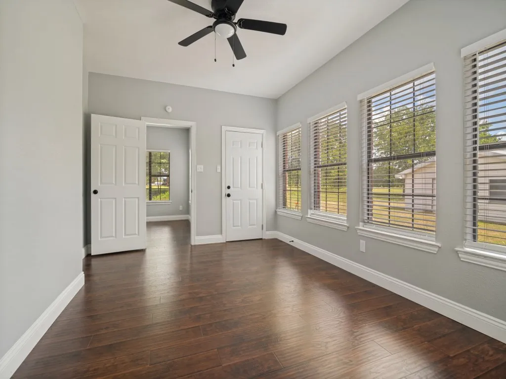 Single Family Residence For Sale in Van Zandt County , 11578 US Highway 80, Fruitvale, Texas 75127, 3 Bedroom, 2 Bathroom, 5 Garage spaces, 2,398 Sqft, built in 1996, mls#21329474, Real Estate Agent in Fruitvale, Homes For Sale in Van Zandt county, Homes For Sale in Fruitvale, Realtor in Fruitvale Texas, Real Estate Brokerage Independent Realty Texas, Luminita Cordes Realtor