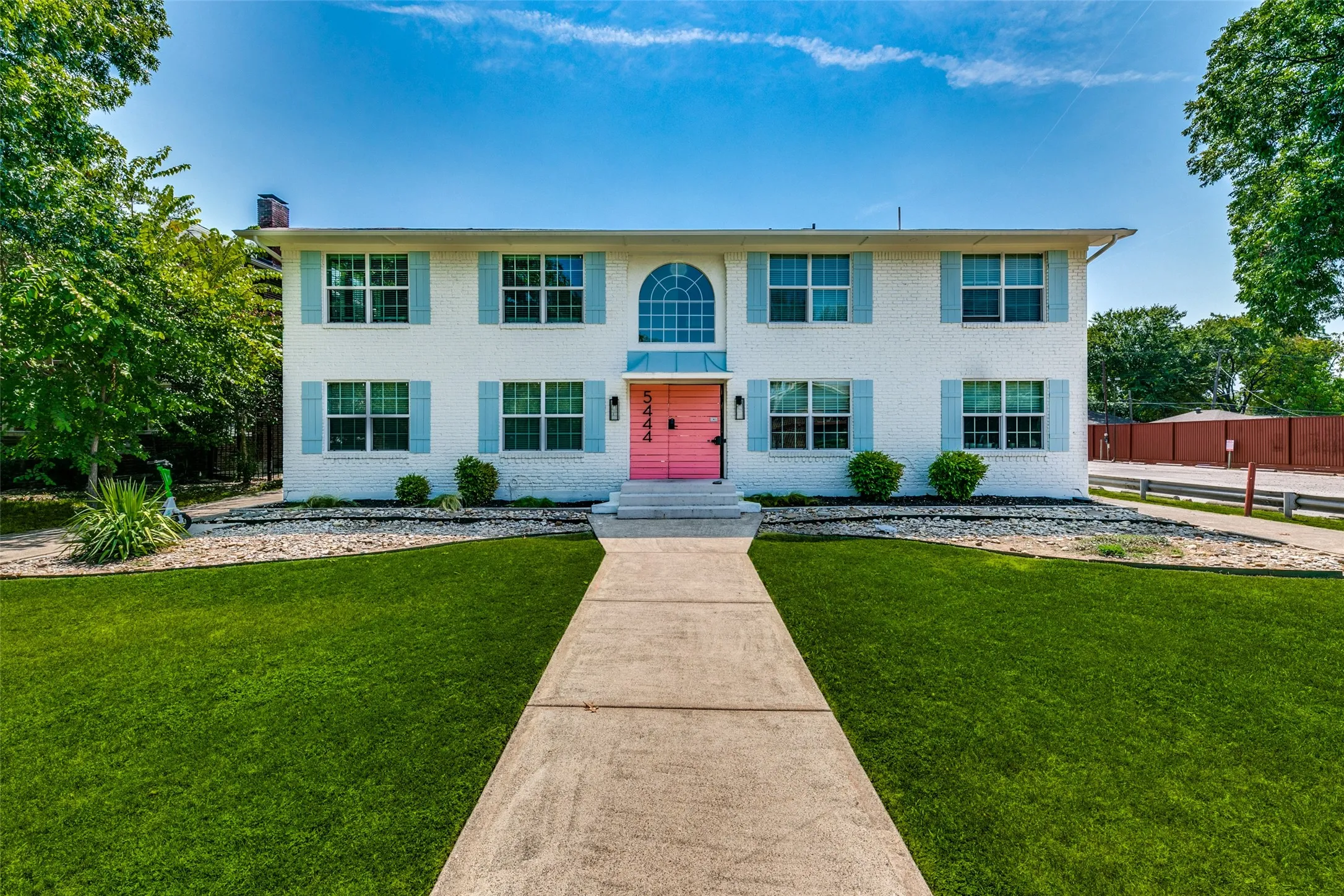 Apartment For Rent in Dallas County , 5444 Gaston Avenue 203, Dallas, Texas 75214, 1 Bedroom, 1 Bathroom, Garage spaces, 650 Sqft, built in 1961, Price $1,295, mls#21332058, Real Estate Agent in Dallas, Homes For Rent in Dallas county, Homes For Rent in Dallas, Realtor in Dallas Texas, Real Estate Brokerage Independent Realty Texas, Luminita Cordes Realtor