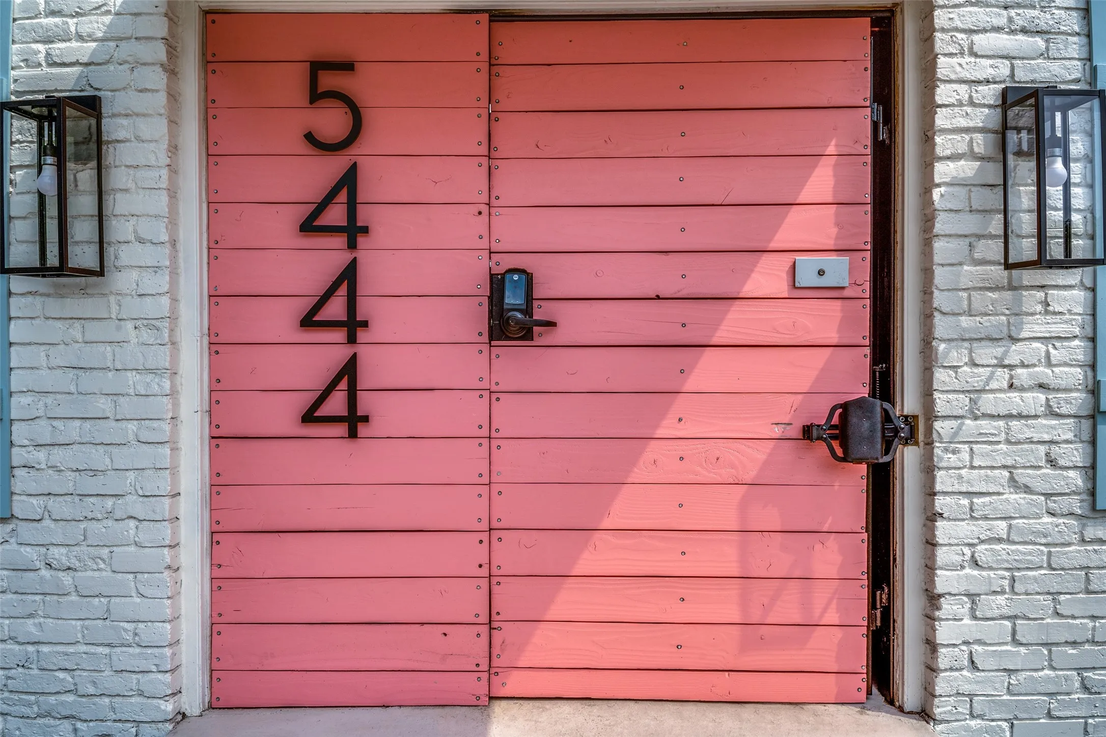 Apartment For Rent in Dallas County , 5444 Gaston Avenue 203, Dallas, Texas 75214, 1 Bedroom, 1 Bathroom, Garage spaces, 650 Sqft, built in 1961, Price $1,295, mls#21332058, Real Estate Agent in Dallas, Homes For Rent in Dallas county, Homes For Rent in Dallas, Realtor in Dallas Texas, Real Estate Brokerage Independent Realty Texas, Luminita Cordes Realtor