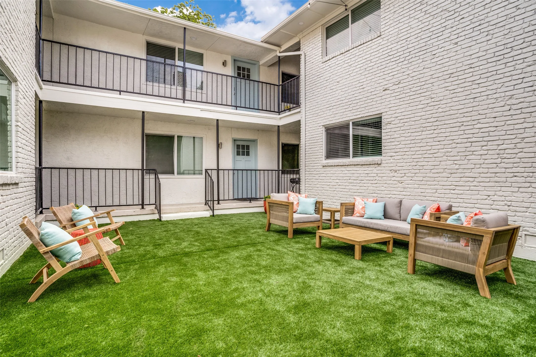 Apartment For Rent in Dallas County , 5444 Gaston Avenue 203, Dallas, Texas 75214, 1 Bedroom, 1 Bathroom, Garage spaces, 650 Sqft, built in 1961, Price $1,295, mls#21332058, Real Estate Agent in Dallas, Homes For Rent in Dallas county, Homes For Rent in Dallas, Realtor in Dallas Texas, Real Estate Brokerage Independent Realty Texas, Luminita Cordes Realtor