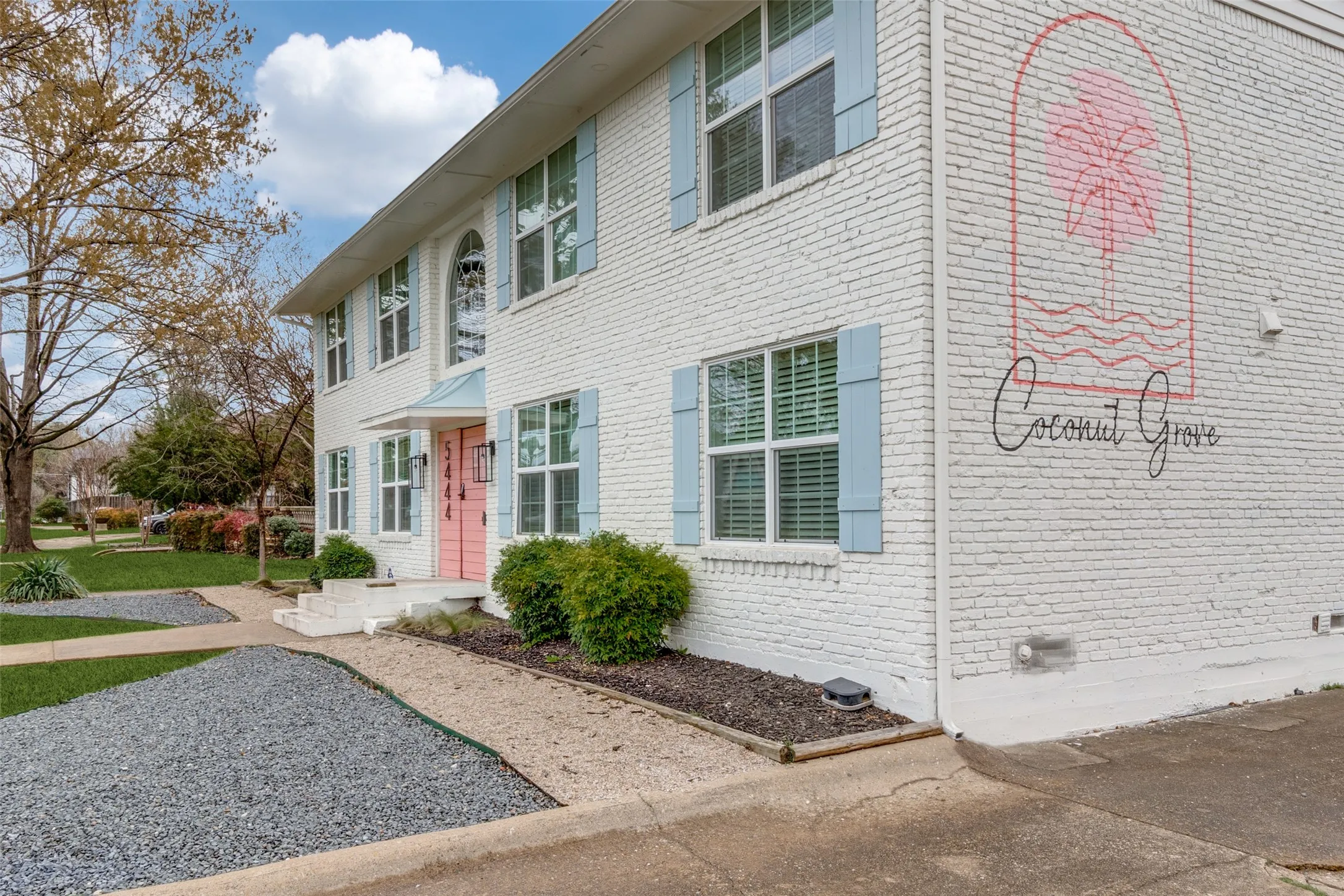 Apartment For Rent in Dallas County , 5444 Gaston Avenue 203, Dallas, Texas 75214, 1 Bedroom, 1 Bathroom, Garage spaces, 650 Sqft, built in 1961, Price $1,295, mls#21332058, Real Estate Agent in Dallas, Homes For Rent in Dallas county, Homes For Rent in Dallas, Realtor in Dallas Texas, Real Estate Brokerage Independent Realty Texas, Luminita Cordes Realtor