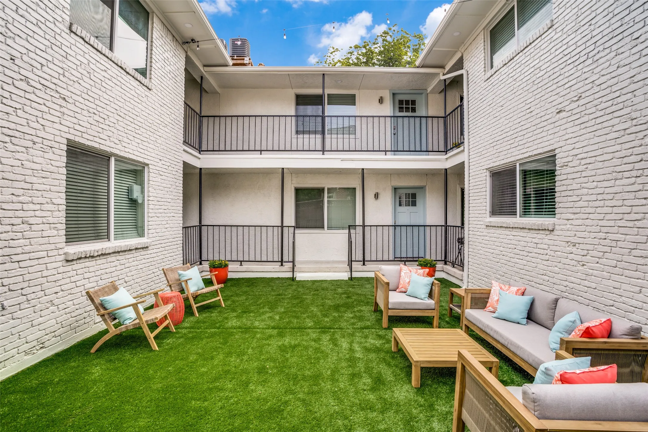 Apartment For Rent in Dallas County , 5444 Gaston Avenue 203, Dallas, Texas 75214, 1 Bedroom, 1 Bathroom, Garage spaces, 650 Sqft, built in 1961, Price $1,295, mls#21332058, Real Estate Agent in Dallas, Homes For Rent in Dallas county, Homes For Rent in Dallas, Realtor in Dallas Texas, Real Estate Brokerage Independent Realty Texas, Luminita Cordes Realtor