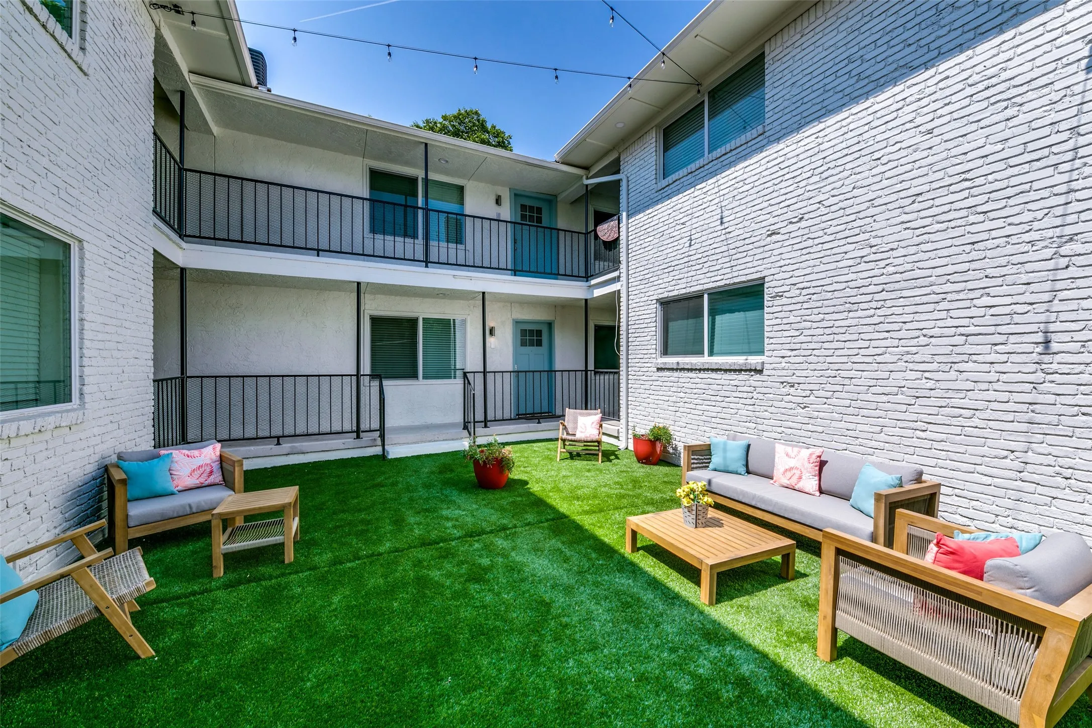 Apartment For Rent in Dallas County , 5444 Gaston Avenue 203, Dallas, Texas 75214, 1 Bedroom, 1 Bathroom, Garage spaces, 650 Sqft, built in 1961, Price $1,295, mls#21332058, Real Estate Agent in Dallas, Homes For Rent in Dallas county, Homes For Rent in Dallas, Realtor in Dallas Texas, Real Estate Brokerage Independent Realty Texas, Luminita Cordes Realtor