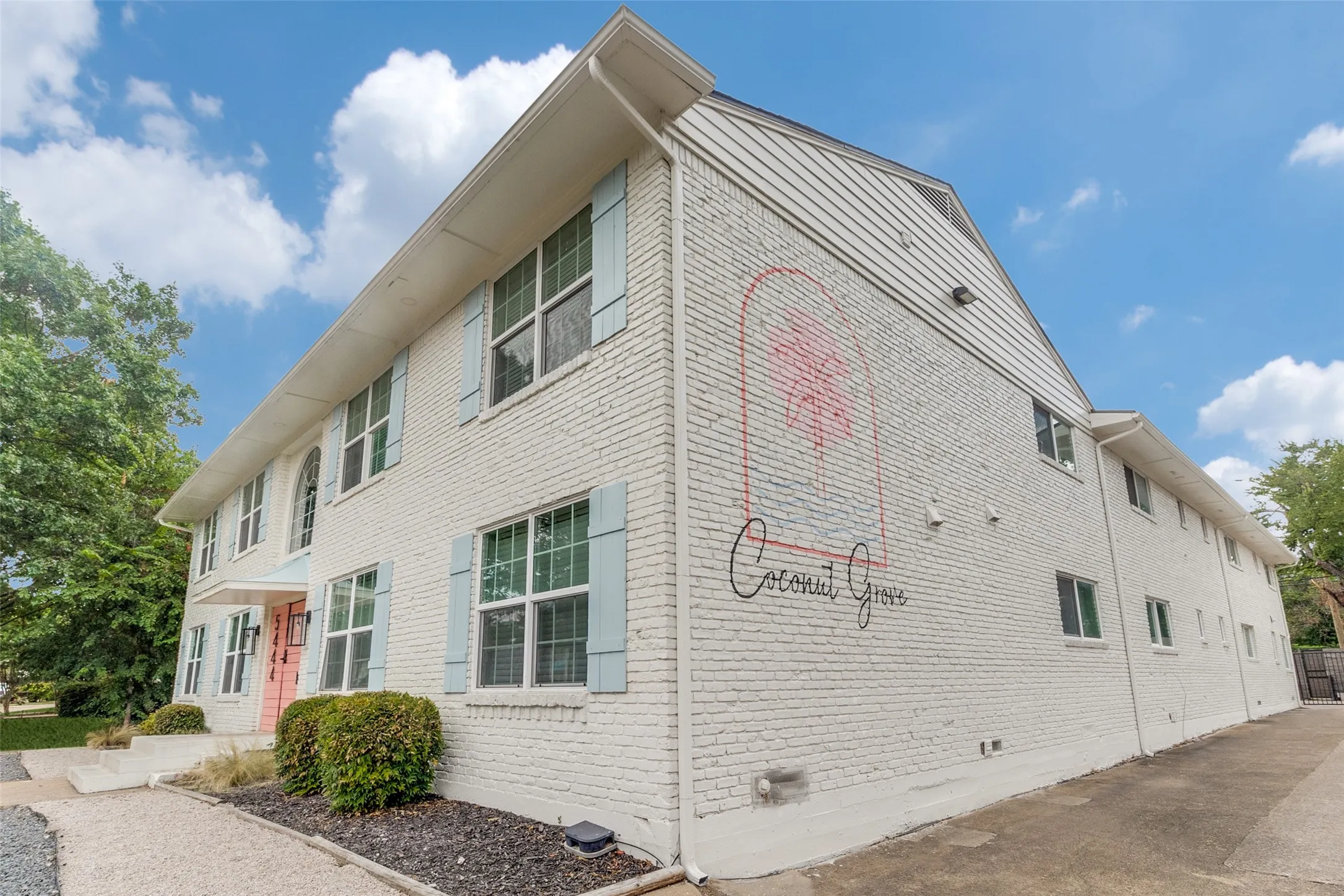 Apartment For Rent in Dallas County , 5444 Gaston Avenue 203, Dallas, Texas 75214, 1 Bedroom, 1 Bathroom, Garage spaces, 650 Sqft, built in 1961, Price $1,295, mls#21332058, Real Estate Agent in Dallas, Homes For Rent in Dallas county, Homes For Rent in Dallas, Realtor in Dallas Texas, Real Estate Brokerage Independent Realty Texas, Luminita Cordes Realtor