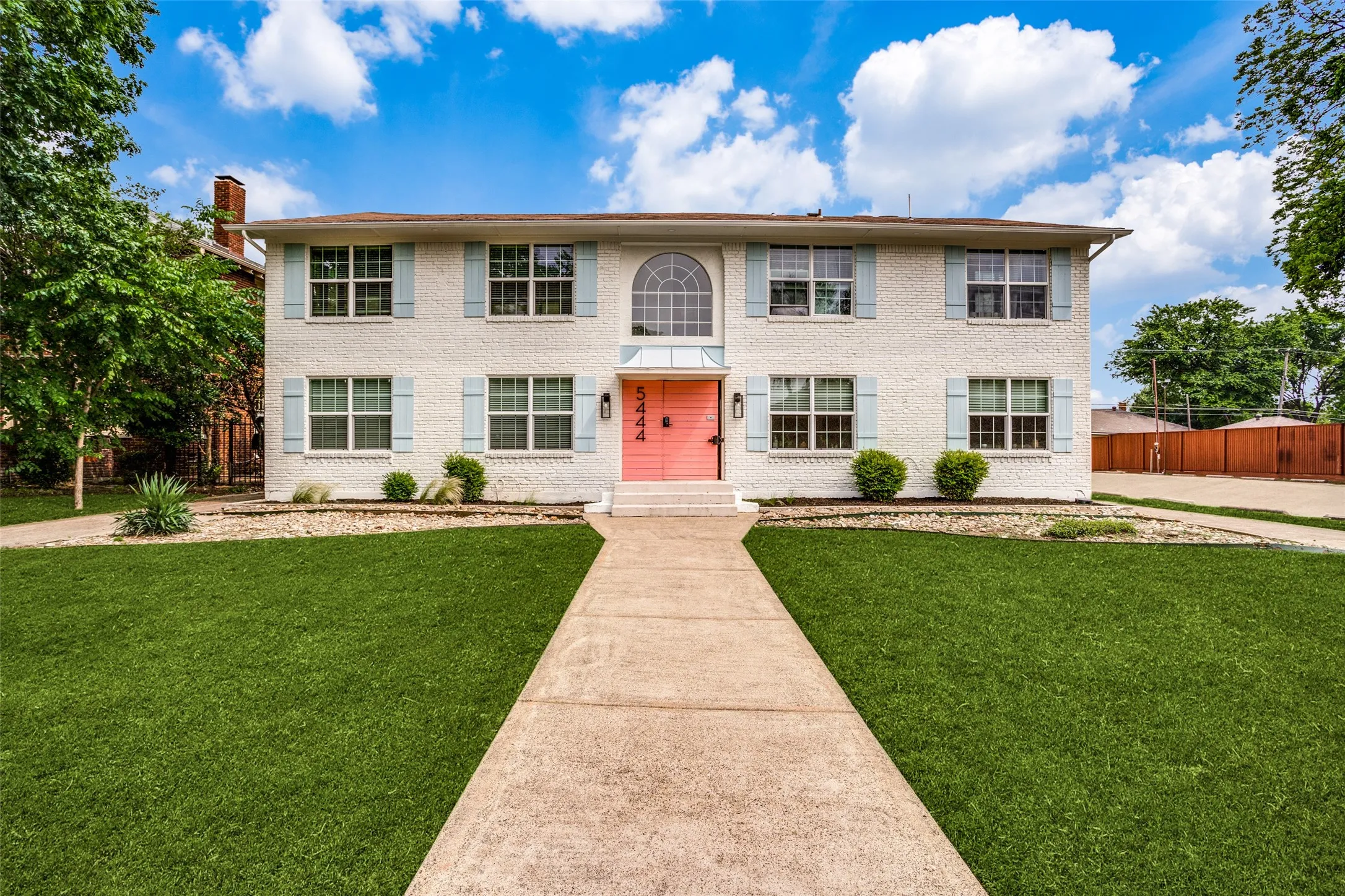 Apartment For Rent in Dallas County , 5444 Gaston Avenue 203, Dallas, Texas 75214, 1 Bedroom, 1 Bathroom, Garage spaces, 650 Sqft, built in 1961, Price $1,295, mls#21332058, Real Estate Agent in Dallas, Homes For Rent in Dallas county, Homes For Rent in Dallas, Realtor in Dallas Texas, Real Estate Brokerage Independent Realty Texas, Luminita Cordes Realtor