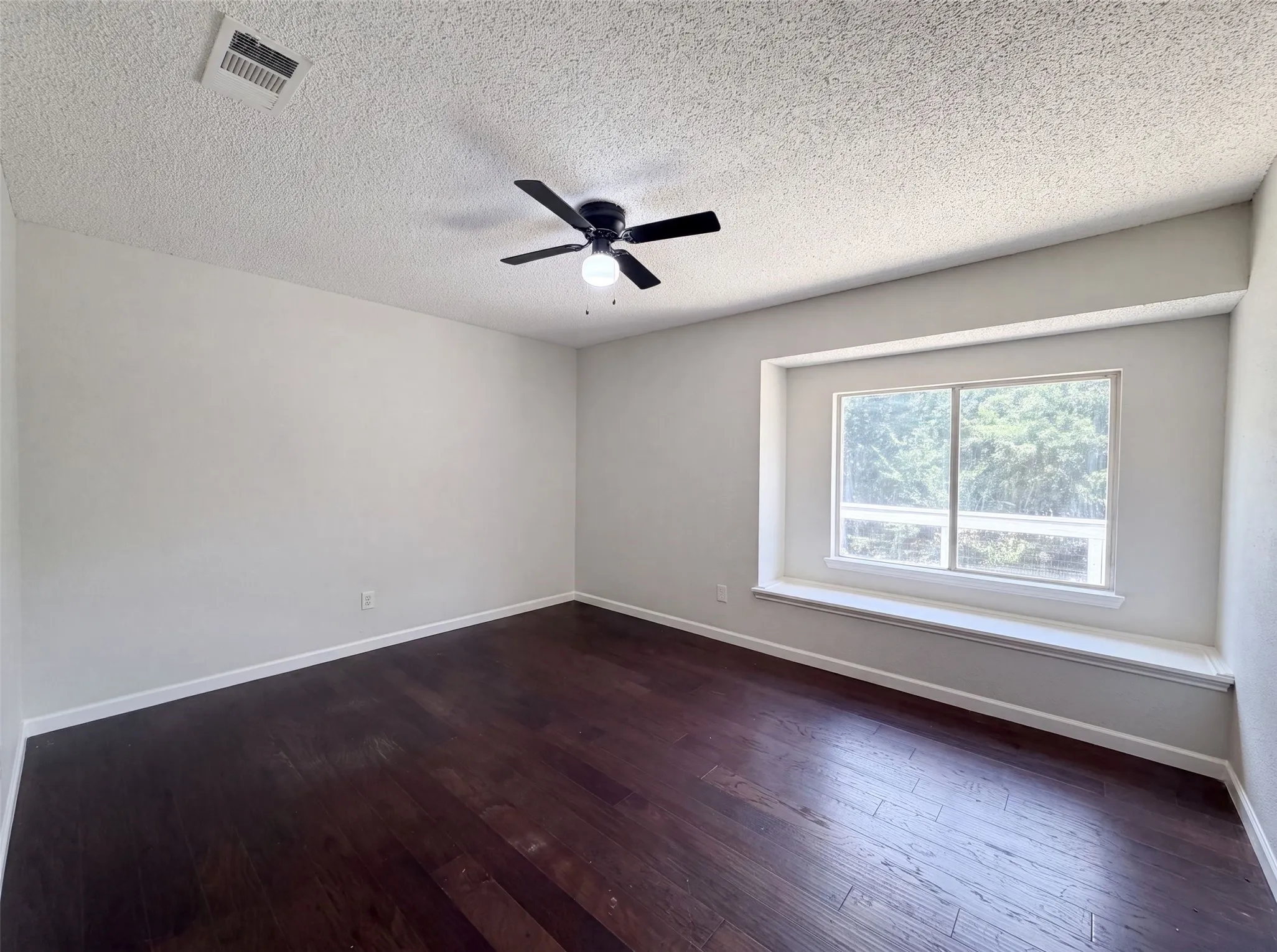 Single Family Residence For Sale in Tarrant County , 6878 Genevieve Drive, Fort Worth, Texas 76137, 4 Bedroom, 3 Bathroom, 2 Garage spaces, 3,015 Sqft, built in 2000, mls#21332074, Real Estate Agent in Fort Worth, Homes For Sale in Tarrant county, Homes For Sale in Fort Worth, Realtor in Fort Worth Texas, Real Estate Brokerage Independent Realty Texas, Luminita Cordes Realtor