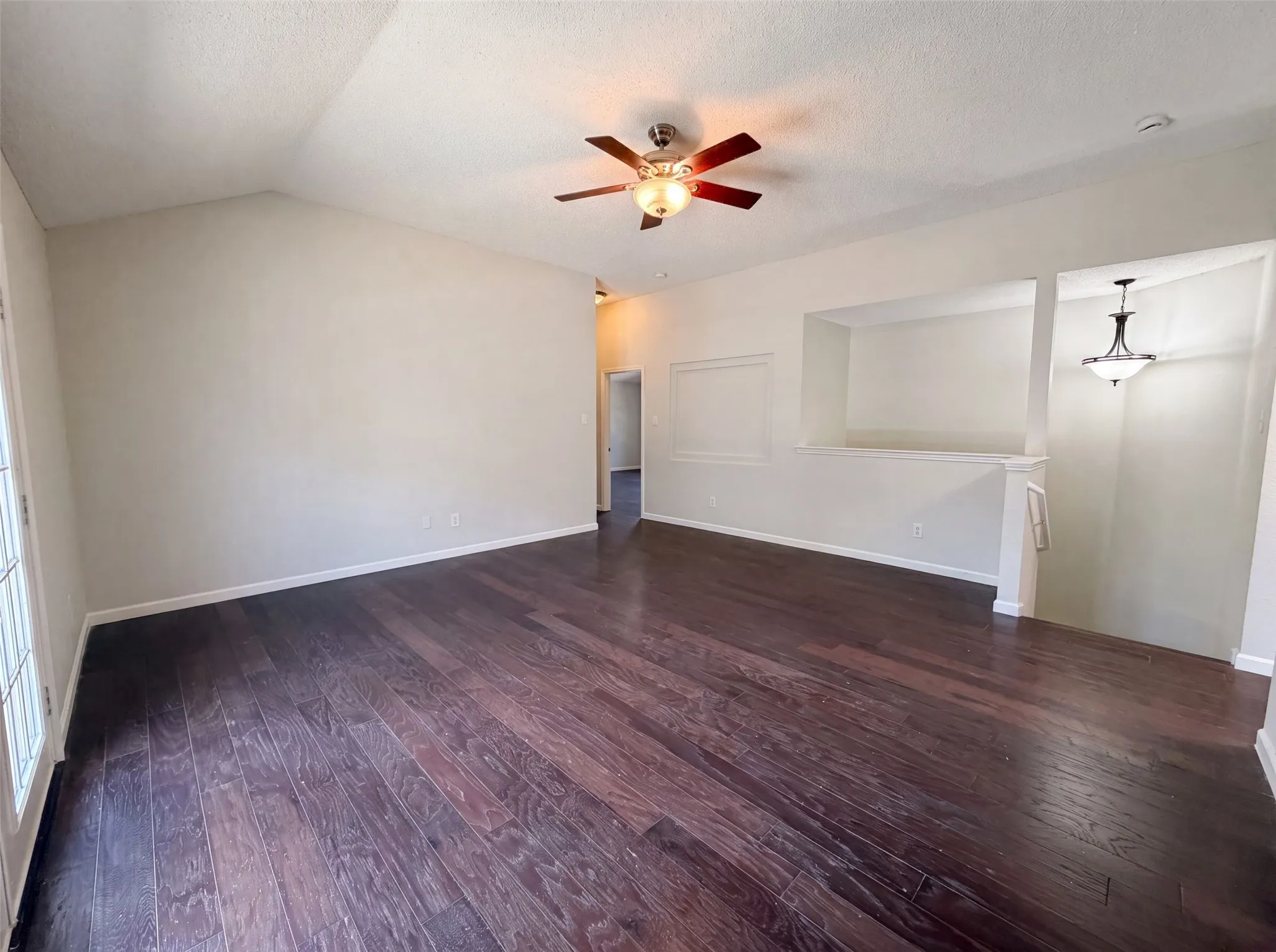 Single Family Residence For Sale in Tarrant County , 6878 Genevieve Drive, Fort Worth, Texas 76137, 4 Bedroom, 3 Bathroom, 2 Garage spaces, 3,015 Sqft, built in 2000, mls#21332074, Real Estate Agent in Fort Worth, Homes For Sale in Tarrant county, Homes For Sale in Fort Worth, Realtor in Fort Worth Texas, Real Estate Brokerage Independent Realty Texas, Luminita Cordes Realtor