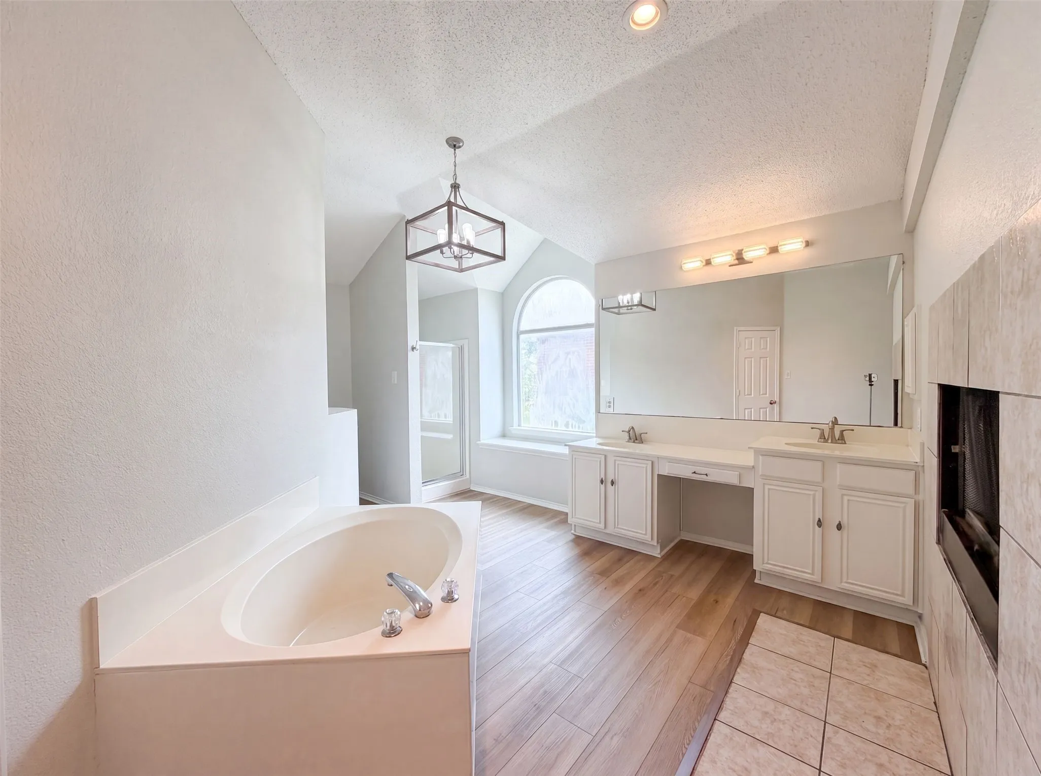 Single Family Residence For Sale in Tarrant County , 6878 Genevieve Drive, Fort Worth, Texas 76137, 4 Bedroom, 3 Bathroom, 2 Garage spaces, 3,015 Sqft, built in 2000, mls#21332074, Real Estate Agent in Fort Worth, Homes For Sale in Tarrant county, Homes For Sale in Fort Worth, Realtor in Fort Worth Texas, Real Estate Brokerage Independent Realty Texas, Luminita Cordes Realtor
