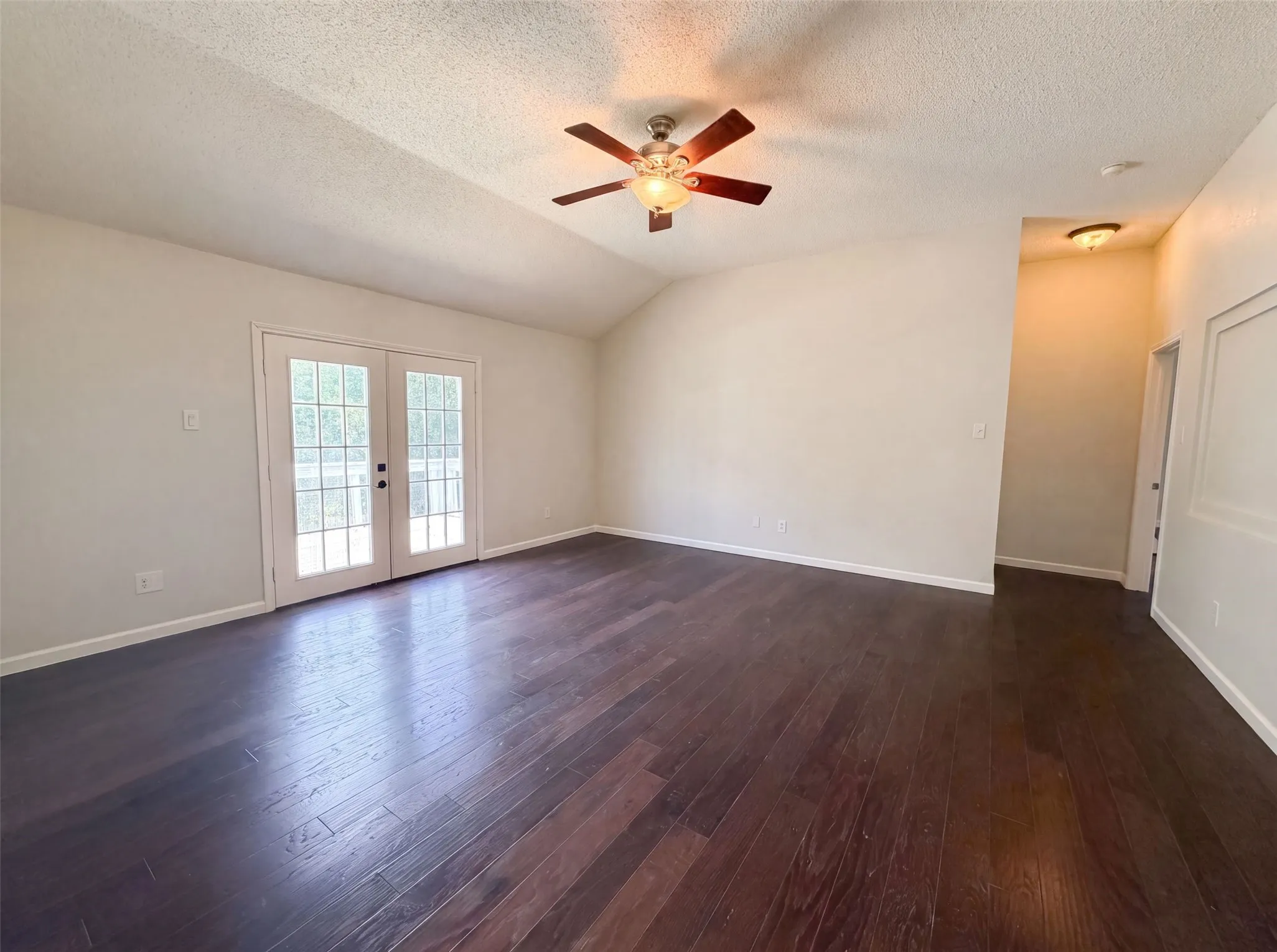 Single Family Residence For Sale in Tarrant County , 6878 Genevieve Drive, Fort Worth, Texas 76137, 4 Bedroom, 3 Bathroom, 2 Garage spaces, 3,015 Sqft, built in 2000, mls#21332074, Real Estate Agent in Fort Worth, Homes For Sale in Tarrant county, Homes For Sale in Fort Worth, Realtor in Fort Worth Texas, Real Estate Brokerage Independent Realty Texas, Luminita Cordes Realtor