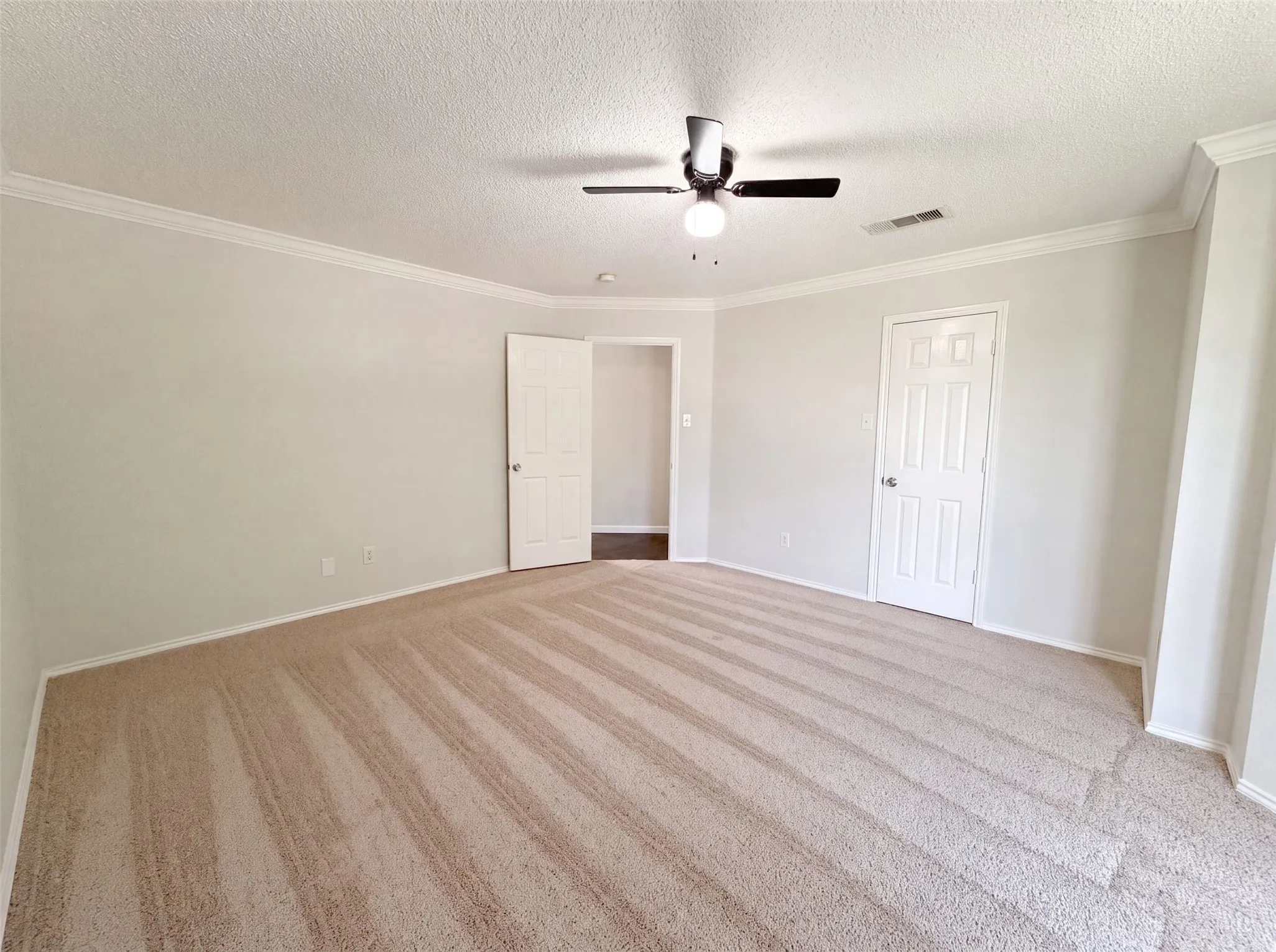 Single Family Residence For Sale in Tarrant County , 6878 Genevieve Drive, Fort Worth, Texas 76137, 4 Bedroom, 3 Bathroom, 2 Garage spaces, 3,015 Sqft, built in 2000, mls#21332074, Real Estate Agent in Fort Worth, Homes For Sale in Tarrant county, Homes For Sale in Fort Worth, Realtor in Fort Worth Texas, Real Estate Brokerage Independent Realty Texas, Luminita Cordes Realtor