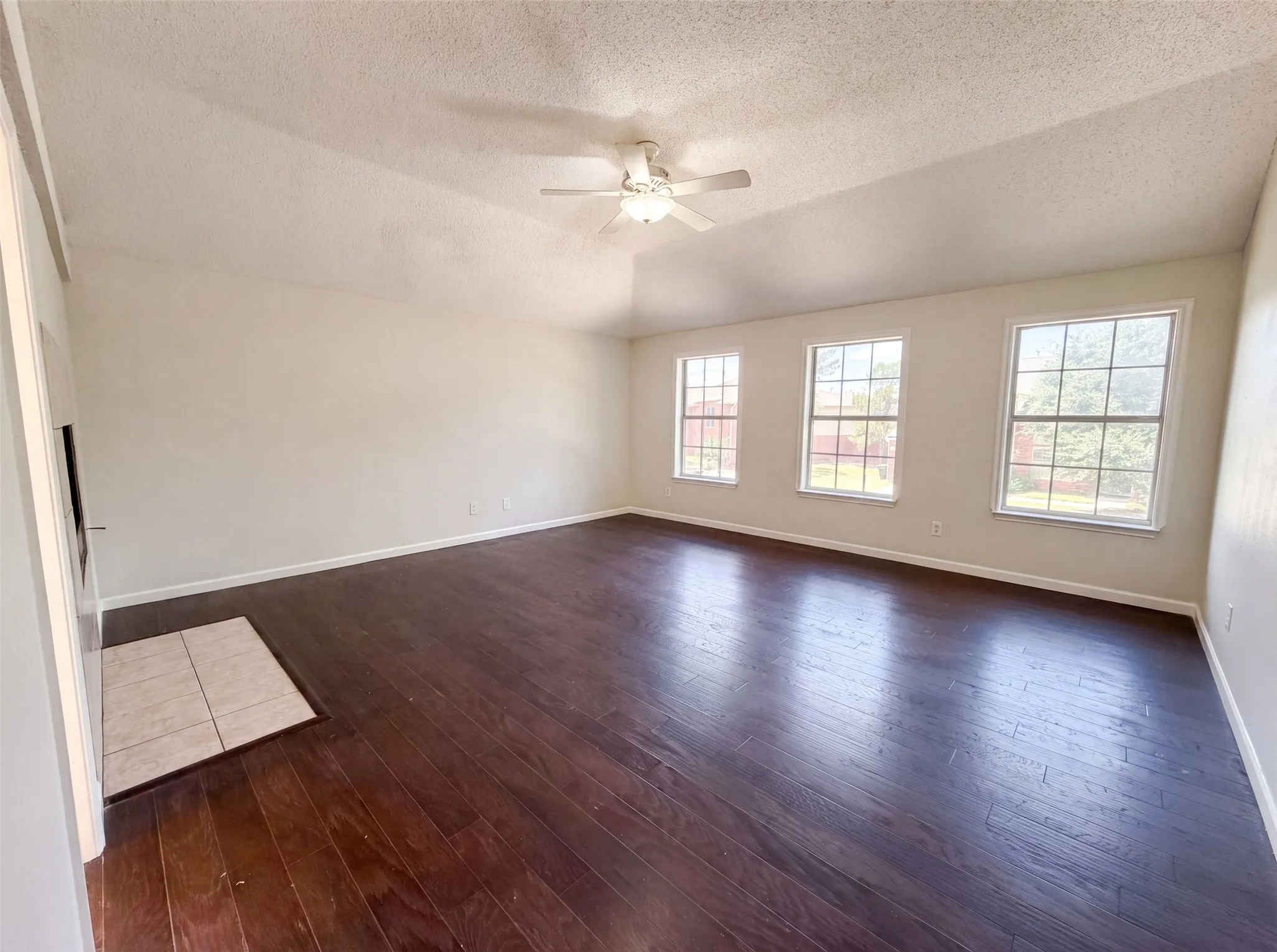 Single Family Residence For Sale in Tarrant County , 6878 Genevieve Drive, Fort Worth, Texas 76137, 4 Bedroom, 3 Bathroom, 2 Garage spaces, 3,015 Sqft, built in 2000, mls#21332074, Real Estate Agent in Fort Worth, Homes For Sale in Tarrant county, Homes For Sale in Fort Worth, Realtor in Fort Worth Texas, Real Estate Brokerage Independent Realty Texas, Luminita Cordes Realtor