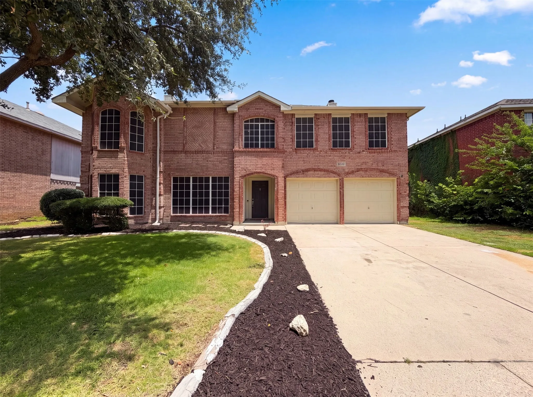 Single Family Residence For Sale in Tarrant County , 6878 Genevieve Drive, Fort Worth, Texas 76137, 4 Bedroom, 3 Bathroom, 2 Garage spaces, 3,015 Sqft, built in 2000, mls#21332074, Real Estate Agent in Fort Worth, Homes For Sale in Tarrant county, Homes For Sale in Fort Worth, Realtor in Fort Worth Texas, Real Estate Brokerage Independent Realty Texas, Luminita Cordes Realtor