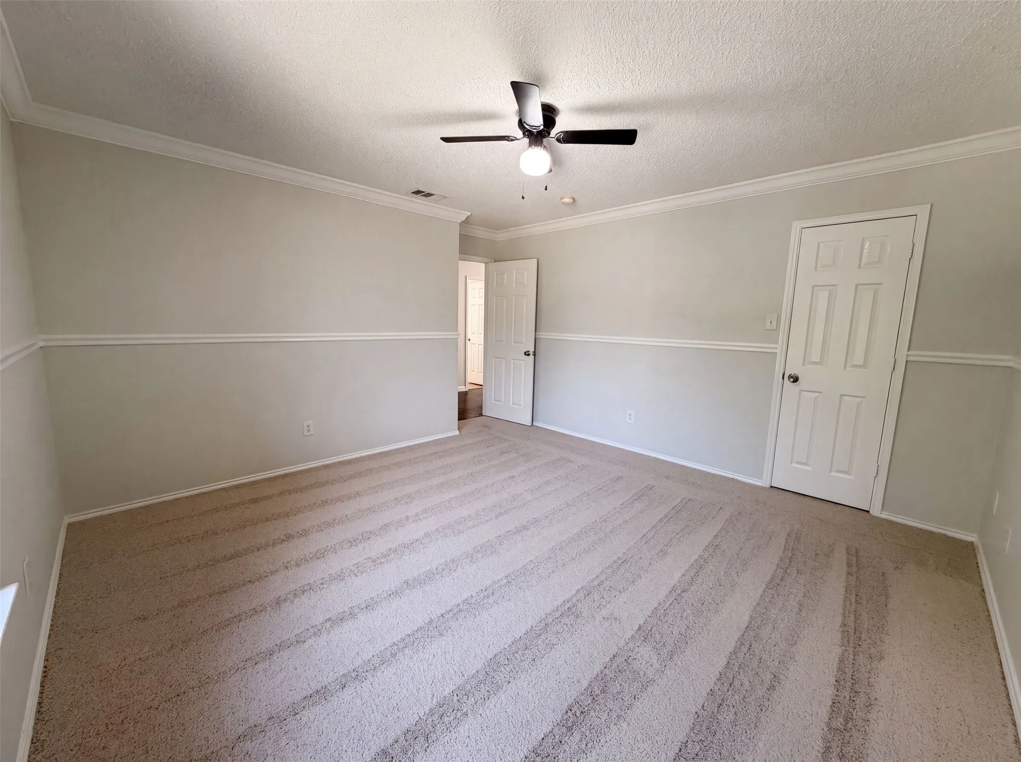 Single Family Residence For Sale in Tarrant County , 6878 Genevieve Drive, Fort Worth, Texas 76137, 4 Bedroom, 3 Bathroom, 2 Garage spaces, 3,015 Sqft, built in 2000, mls#21332074, Real Estate Agent in Fort Worth, Homes For Sale in Tarrant county, Homes For Sale in Fort Worth, Realtor in Fort Worth Texas, Real Estate Brokerage Independent Realty Texas, Luminita Cordes Realtor
