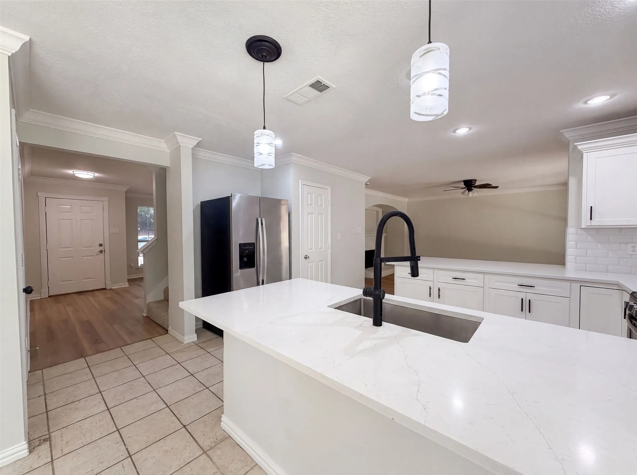 Single Family Residence For Sale in Tarrant County , 6878 Genevieve Drive, Fort Worth, Texas 76137, 4 Bedroom, 3 Bathroom, 2 Garage spaces, 3,015 Sqft, built in 2000, mls#21332074, Real Estate Agent in Fort Worth, Homes For Sale in Tarrant county, Homes For Sale in Fort Worth, Realtor in Fort Worth Texas, Real Estate Brokerage Independent Realty Texas, Luminita Cordes Realtor