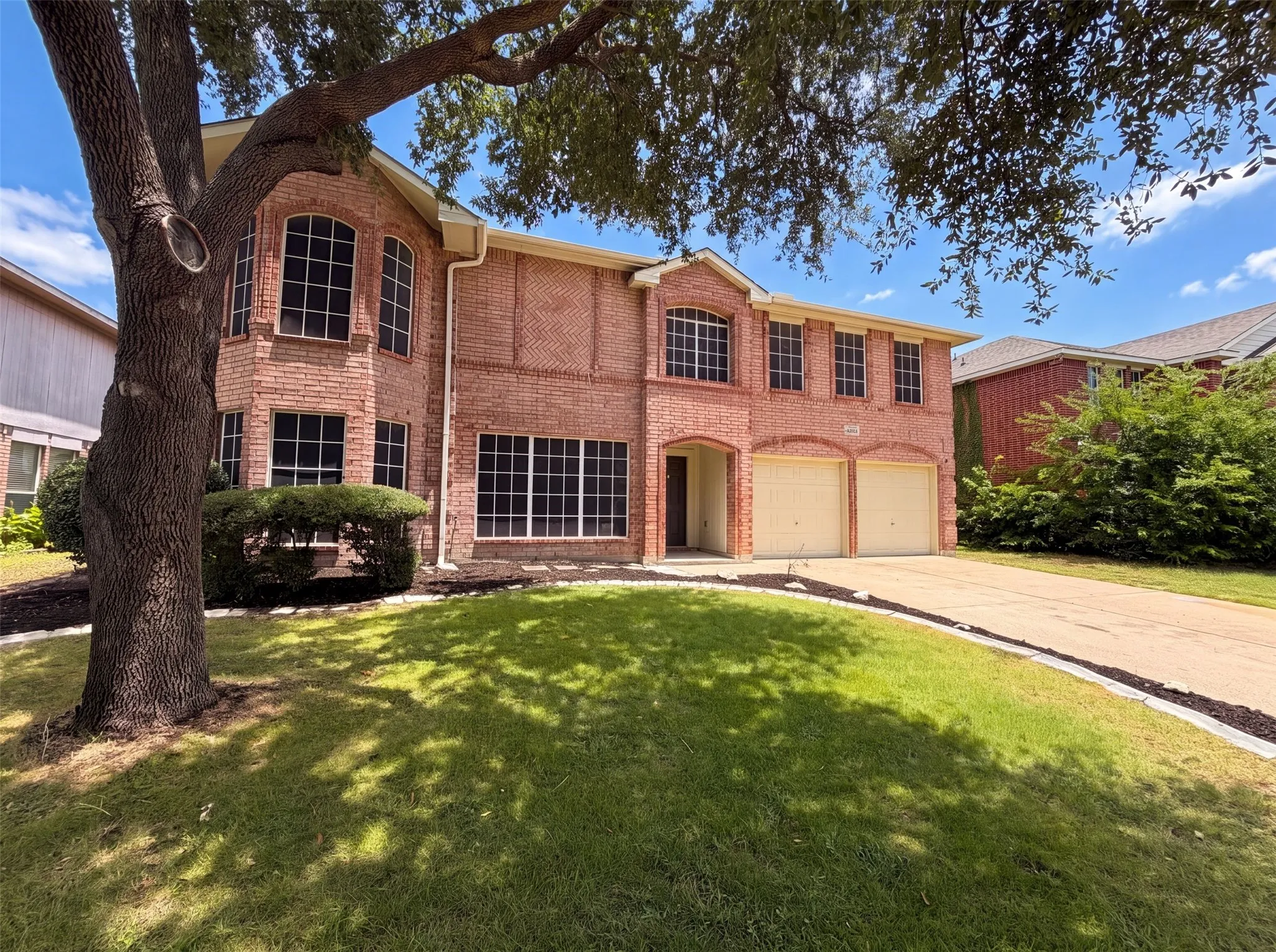 Single Family Residence For Sale in Tarrant County , 6878 Genevieve Drive, Fort Worth, Texas 76137, 4 Bedroom, 3 Bathroom, 2 Garage spaces, 3,015 Sqft, built in 2000, mls#21332074, Real Estate Agent in Fort Worth, Homes For Sale in Tarrant county, Homes For Sale in Fort Worth, Realtor in Fort Worth Texas, Real Estate Brokerage Independent Realty Texas, Luminita Cordes Realtor