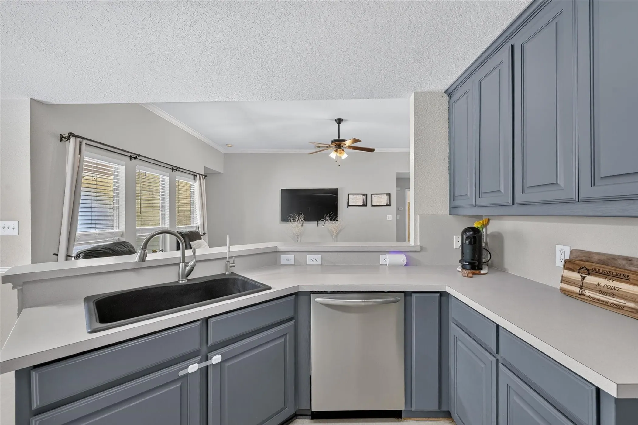 Single Family Residence For Sale in Denton County , 127 N Point Drive, Krum, Texas 76249, 3 Bedroom, 2 Bathroom, 2 Garage spaces, 1,339 Sqft, built in 2003, mls#21330749, Real Estate Agent in Krum, Homes For Sale in Denton county, Homes For Sale in Krum, Realtor in Krum Texas, Real Estate Brokerage Independent Realty Texas, Luminita Cordes Realtor