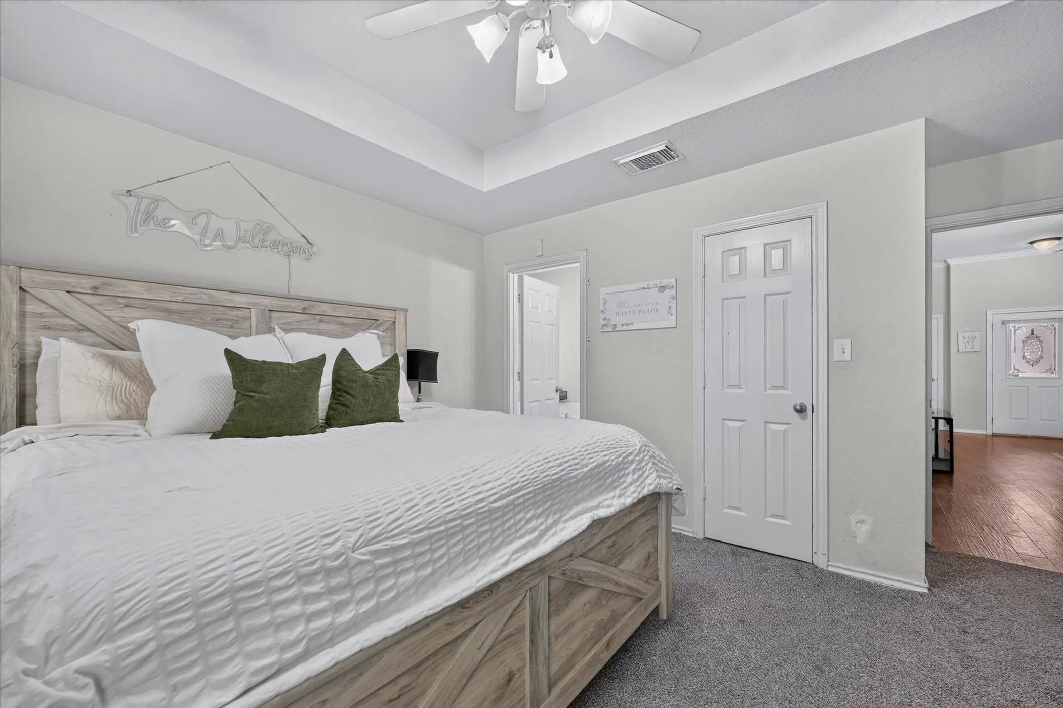 Single Family Residence For Sale in Denton County , 127 N Point Drive, Krum, Texas 76249, 3 Bedroom, 2 Bathroom, 2 Garage spaces, 1,339 Sqft, built in 2003, mls#21330749, Real Estate Agent in Krum, Homes For Sale in Denton county, Homes For Sale in Krum, Realtor in Krum Texas, Real Estate Brokerage Independent Realty Texas, Luminita Cordes Realtor