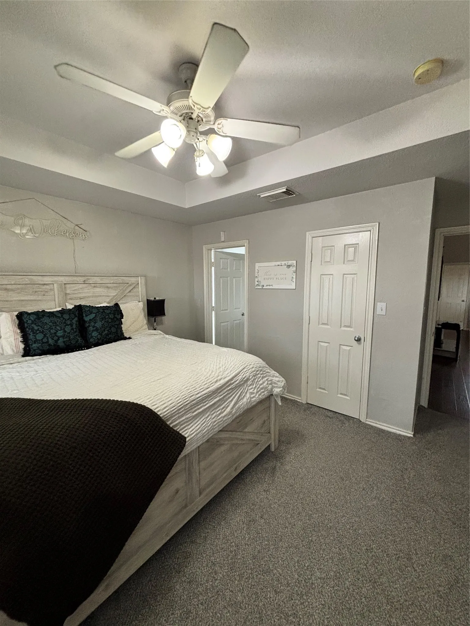 Single Family Residence For Sale in Denton County , 127 N Point Drive, Krum, Texas 76249, 3 Bedroom, 2 Bathroom, 2 Garage spaces, 1,339 Sqft, built in 2003, mls#21330749, Real Estate Agent in Krum, Homes For Sale in Denton county, Homes For Sale in Krum, Realtor in Krum Texas, Real Estate Brokerage Independent Realty Texas, Luminita Cordes Realtor