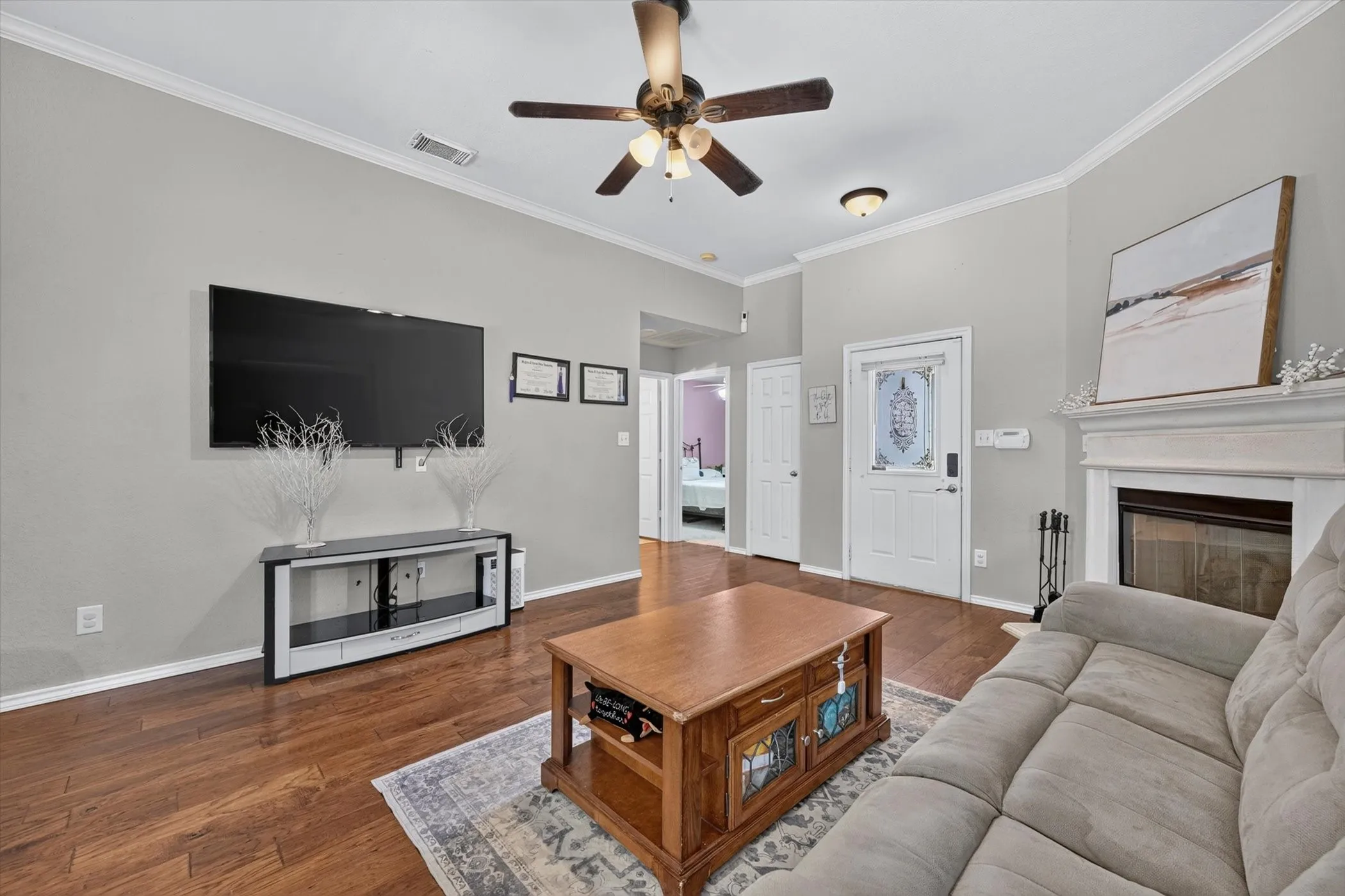 Single Family Residence For Sale in Denton County , 127 N Point Drive, Krum, Texas 76249, 3 Bedroom, 2 Bathroom, 2 Garage spaces, 1,339 Sqft, built in 2003, mls#21330749, Real Estate Agent in Krum, Homes For Sale in Denton county, Homes For Sale in Krum, Realtor in Krum Texas, Real Estate Brokerage Independent Realty Texas, Luminita Cordes Realtor