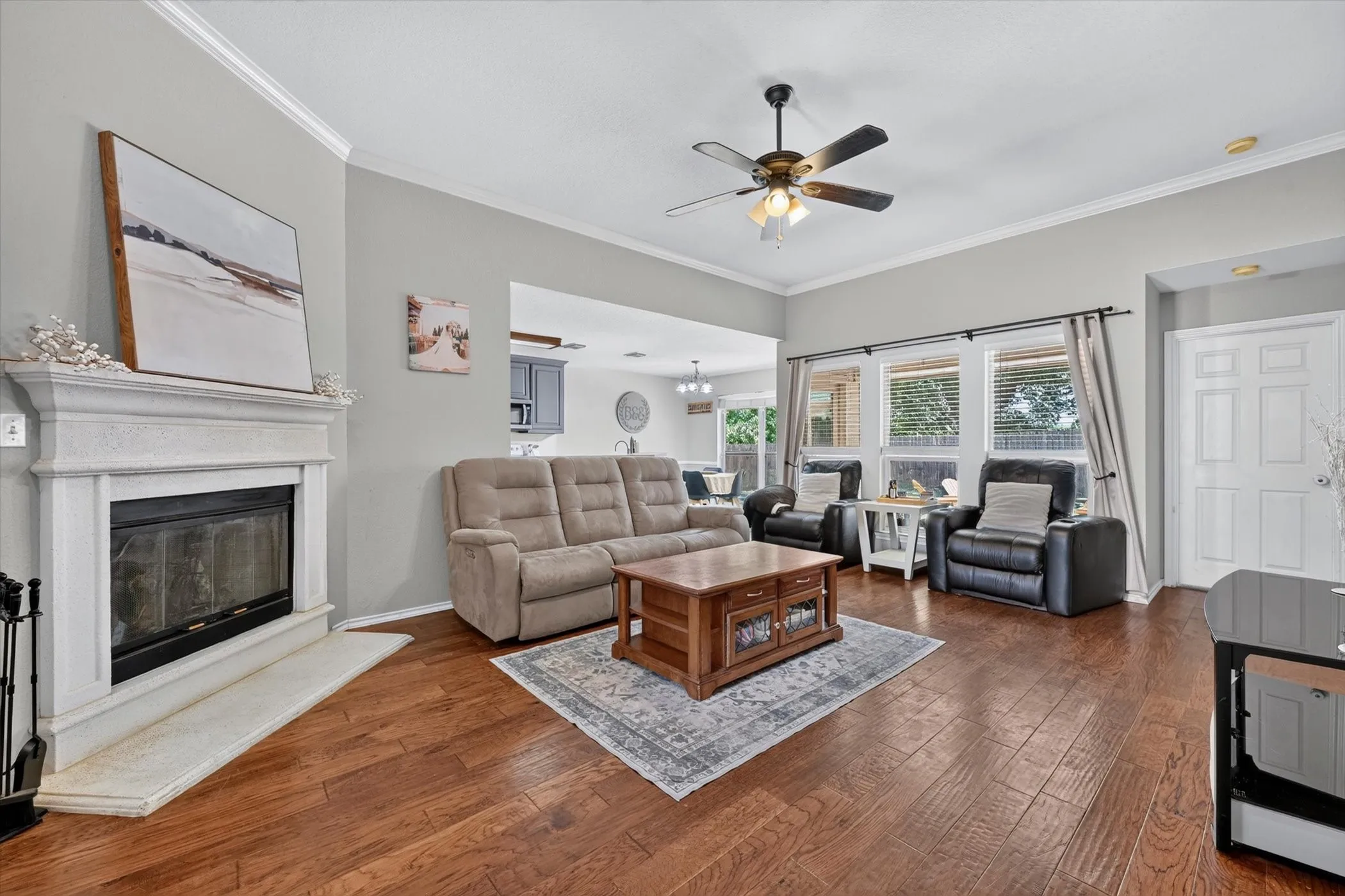 Single Family Residence For Sale in Denton County , 127 N Point Drive, Krum, Texas 76249, 3 Bedroom, 2 Bathroom, 2 Garage spaces, 1,339 Sqft, built in 2003, mls#21330749, Real Estate Agent in Krum, Homes For Sale in Denton county, Homes For Sale in Krum, Realtor in Krum Texas, Real Estate Brokerage Independent Realty Texas, Luminita Cordes Realtor