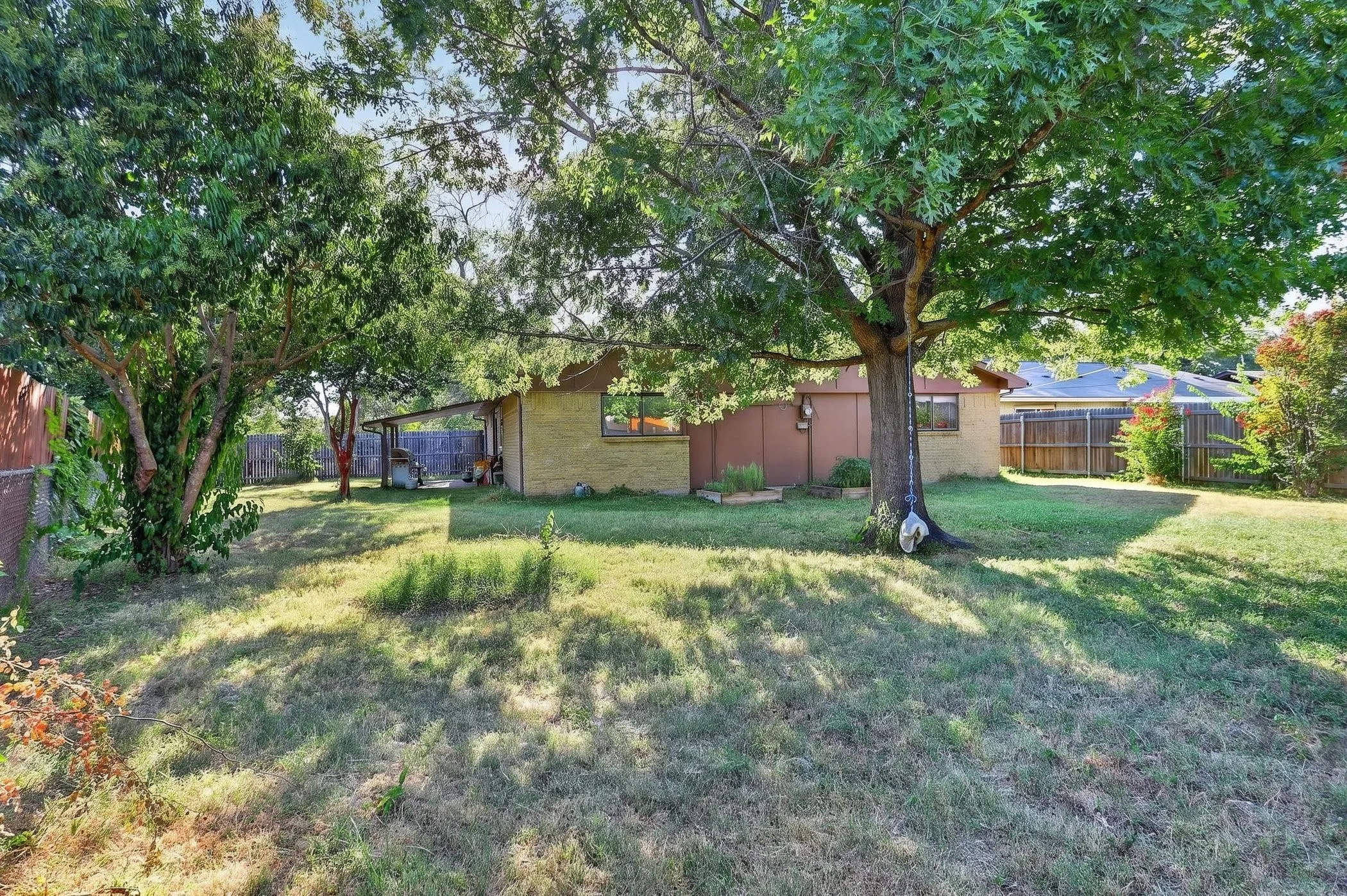 Single Family Residence For Sale in Dallas County , 3110 Edelweiss Drive, Grand Prairie, Texas 75052, 4 Bedroom, 2 Bathroom, Garage spaces, 1,737 Sqft, built in 1972, mls#21330631, Real Estate Agent in Grand Prairie, Homes For Sale in Dallas county, Homes For Sale in Grand Prairie, Realtor in Grand Prairie Texas, Real Estate Brokerage Independent Realty Texas, Luminita Cordes Realtor