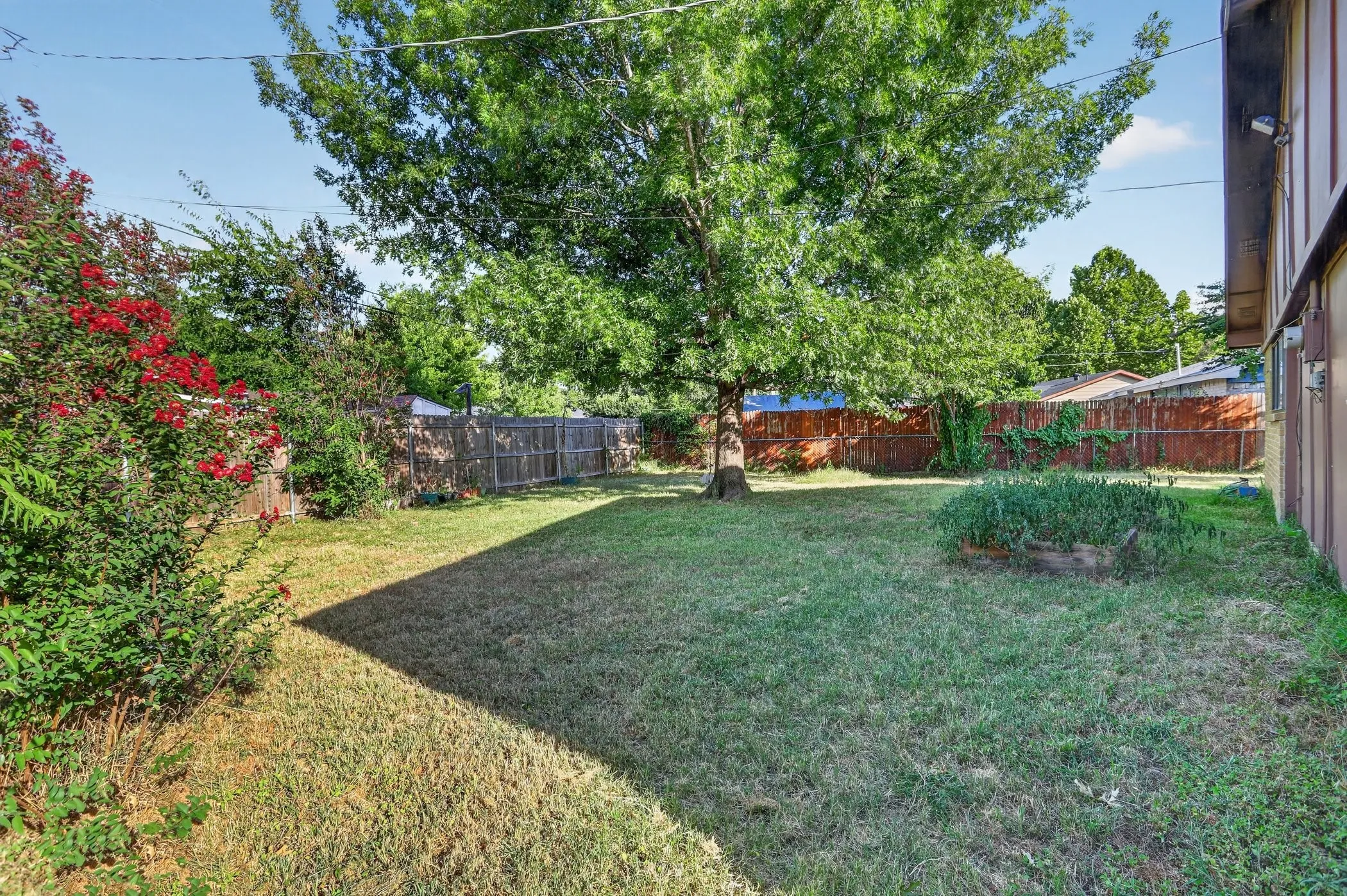 Single Family Residence For Sale in Dallas County , 3110 Edelweiss Drive, Grand Prairie, Texas 75052, 4 Bedroom, 2 Bathroom, Garage spaces, 1,737 Sqft, built in 1972, mls#21330631, Real Estate Agent in Grand Prairie, Homes For Sale in Dallas county, Homes For Sale in Grand Prairie, Realtor in Grand Prairie Texas, Real Estate Brokerage Independent Realty Texas, Luminita Cordes Realtor