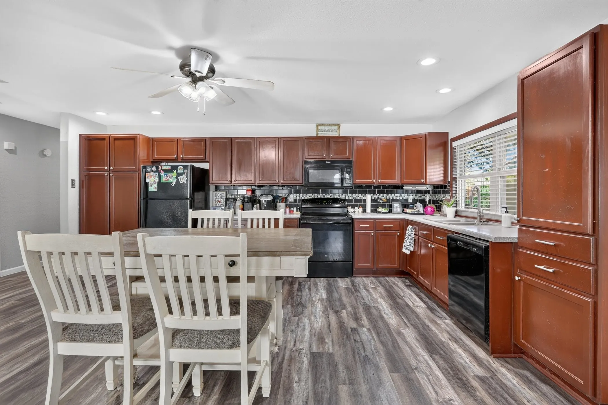 Single Family Residence For Sale in Dallas County , 3110 Edelweiss Drive, Grand Prairie, Texas 75052, 4 Bedroom, 2 Bathroom, Garage spaces, 1,737 Sqft, built in 1972, mls#21330631, Real Estate Agent in Grand Prairie, Homes For Sale in Dallas county, Homes For Sale in Grand Prairie, Realtor in Grand Prairie Texas, Real Estate Brokerage Independent Realty Texas, Luminita Cordes Realtor