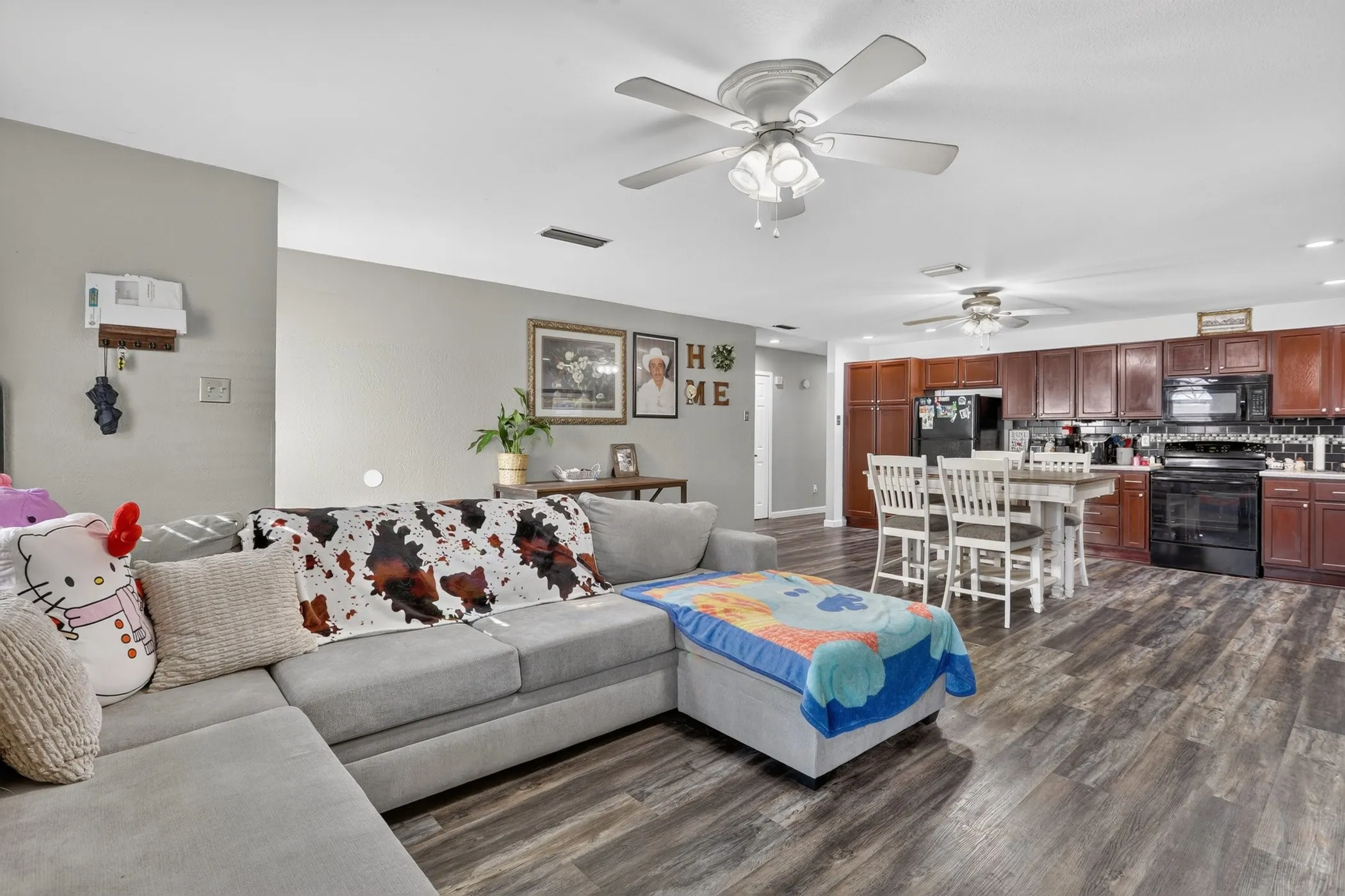 Single Family Residence For Sale in Dallas County , 3110 Edelweiss Drive, Grand Prairie, Texas 75052, 4 Bedroom, 2 Bathroom, Garage spaces, 1,737 Sqft, built in 1972, mls#21330631, Real Estate Agent in Grand Prairie, Homes For Sale in Dallas county, Homes For Sale in Grand Prairie, Realtor in Grand Prairie Texas, Real Estate Brokerage Independent Realty Texas, Luminita Cordes Realtor