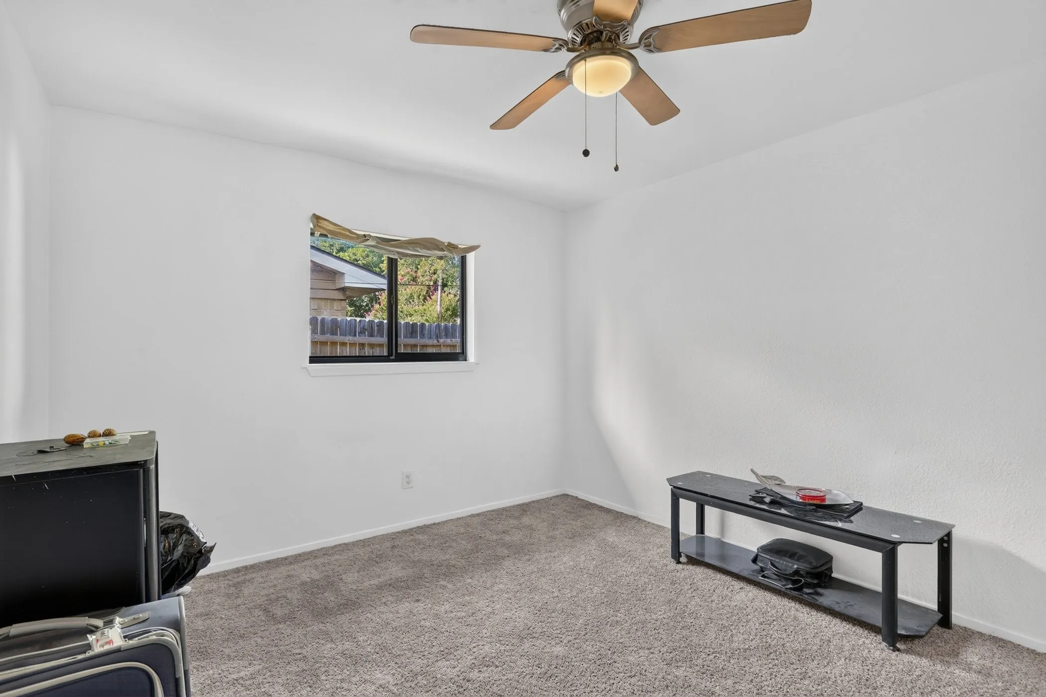 Single Family Residence For Sale in Dallas County , 3110 Edelweiss Drive, Grand Prairie, Texas 75052, 4 Bedroom, 2 Bathroom, Garage spaces, 1,737 Sqft, built in 1972, mls#21330631, Real Estate Agent in Grand Prairie, Homes For Sale in Dallas county, Homes For Sale in Grand Prairie, Realtor in Grand Prairie Texas, Real Estate Brokerage Independent Realty Texas, Luminita Cordes Realtor