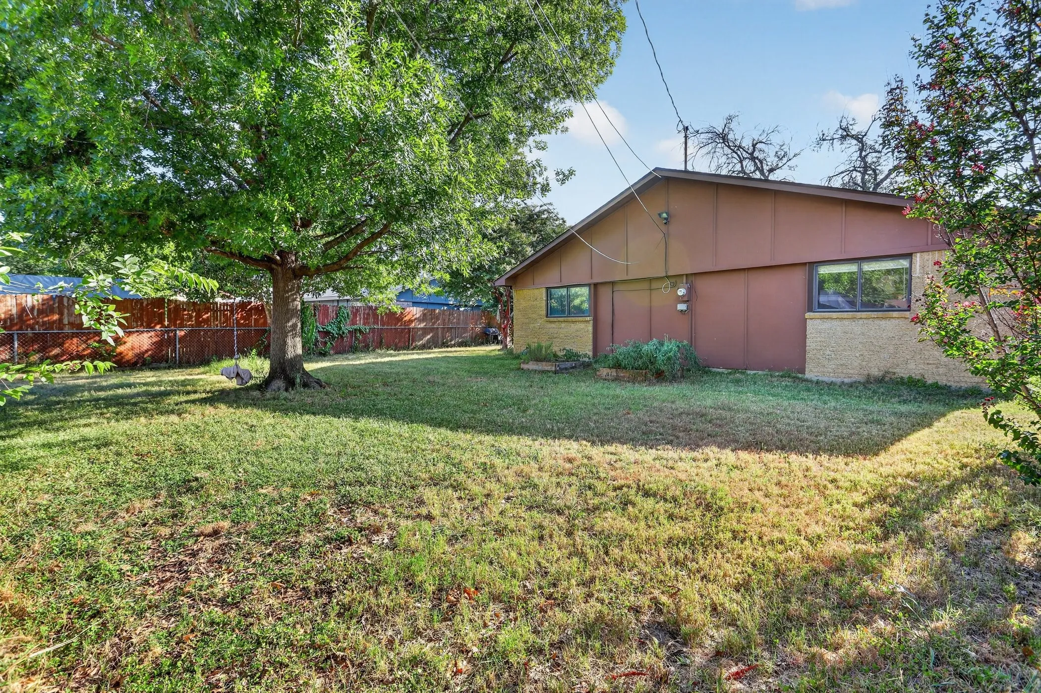 Single Family Residence For Sale in Dallas County , 3110 Edelweiss Drive, Grand Prairie, Texas 75052, 4 Bedroom, 2 Bathroom, Garage spaces, 1,737 Sqft, built in 1972, mls#21330631, Real Estate Agent in Grand Prairie, Homes For Sale in Dallas county, Homes For Sale in Grand Prairie, Realtor in Grand Prairie Texas, Real Estate Brokerage Independent Realty Texas, Luminita Cordes Realtor